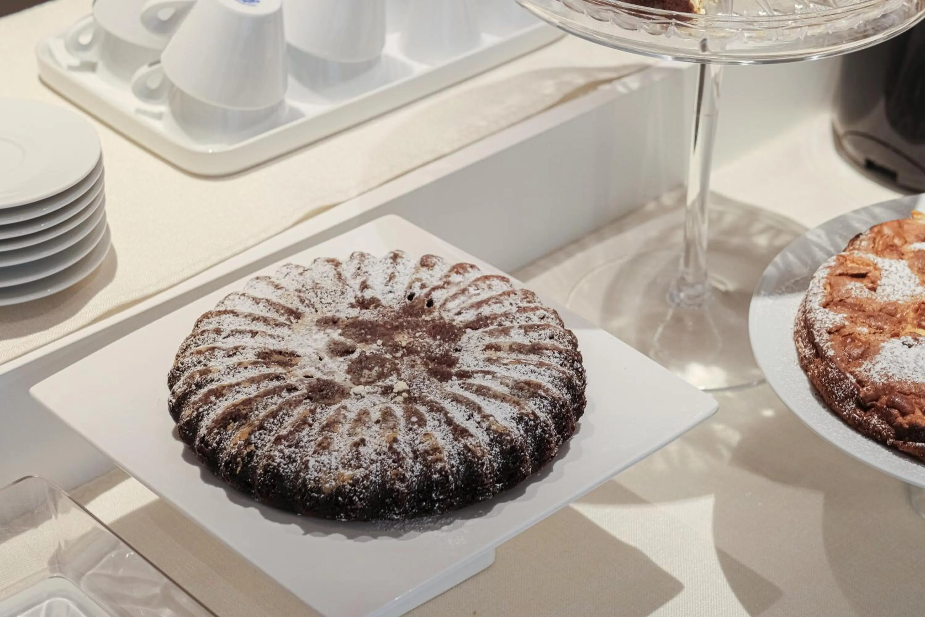 Food and drinks in Maison R Boutique