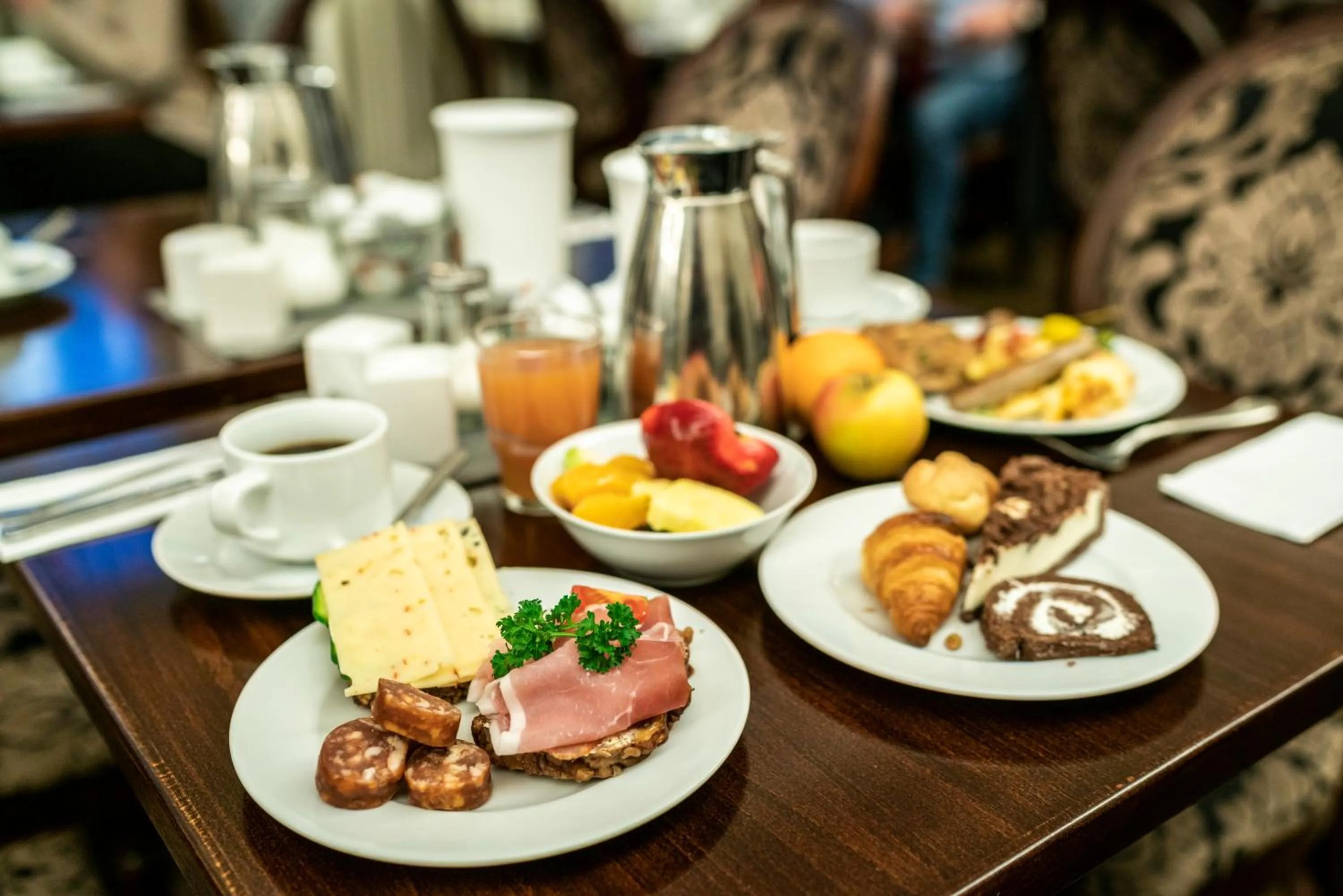 Buffet breakfast in Aparthotel Am Schloss