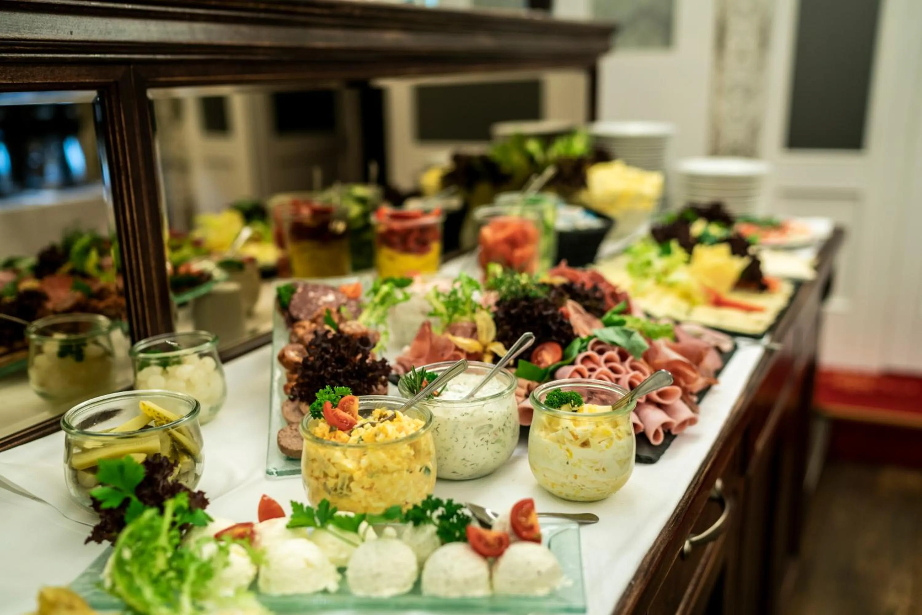 Buffet breakfast in Aparthotel Am Schloss