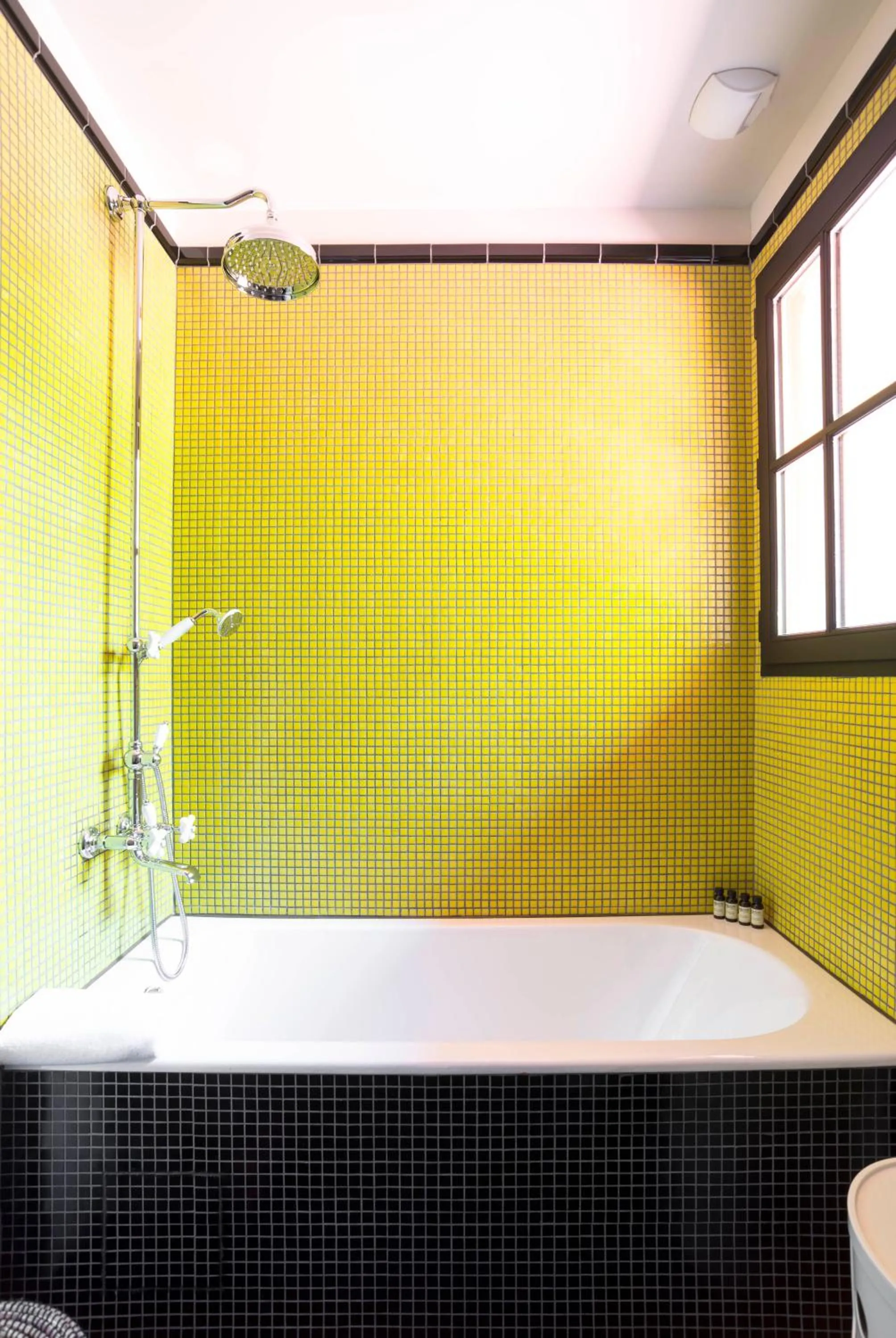 Shower in La Guitoune