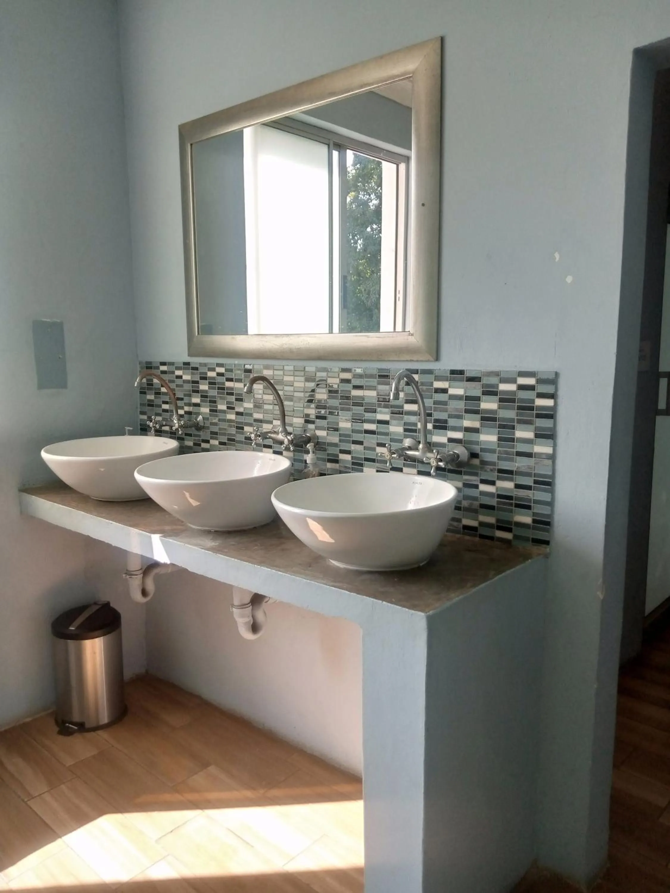 Bathroom in Fawlty Towers Accommodation & Activities