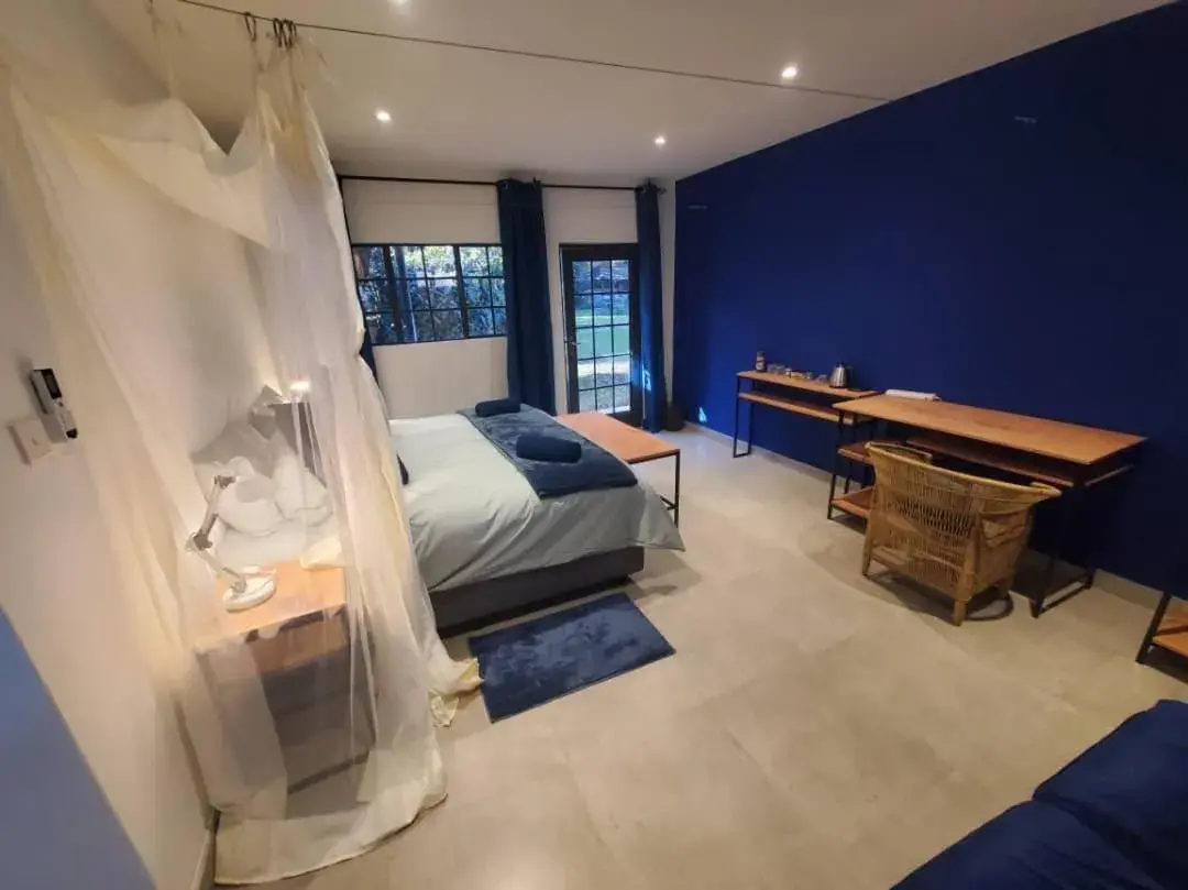 Deluxe King Suite in Fawlty Towers Accommodation & Activities Deluxe King Suite in Fawlty Towers Accommodation & Activities