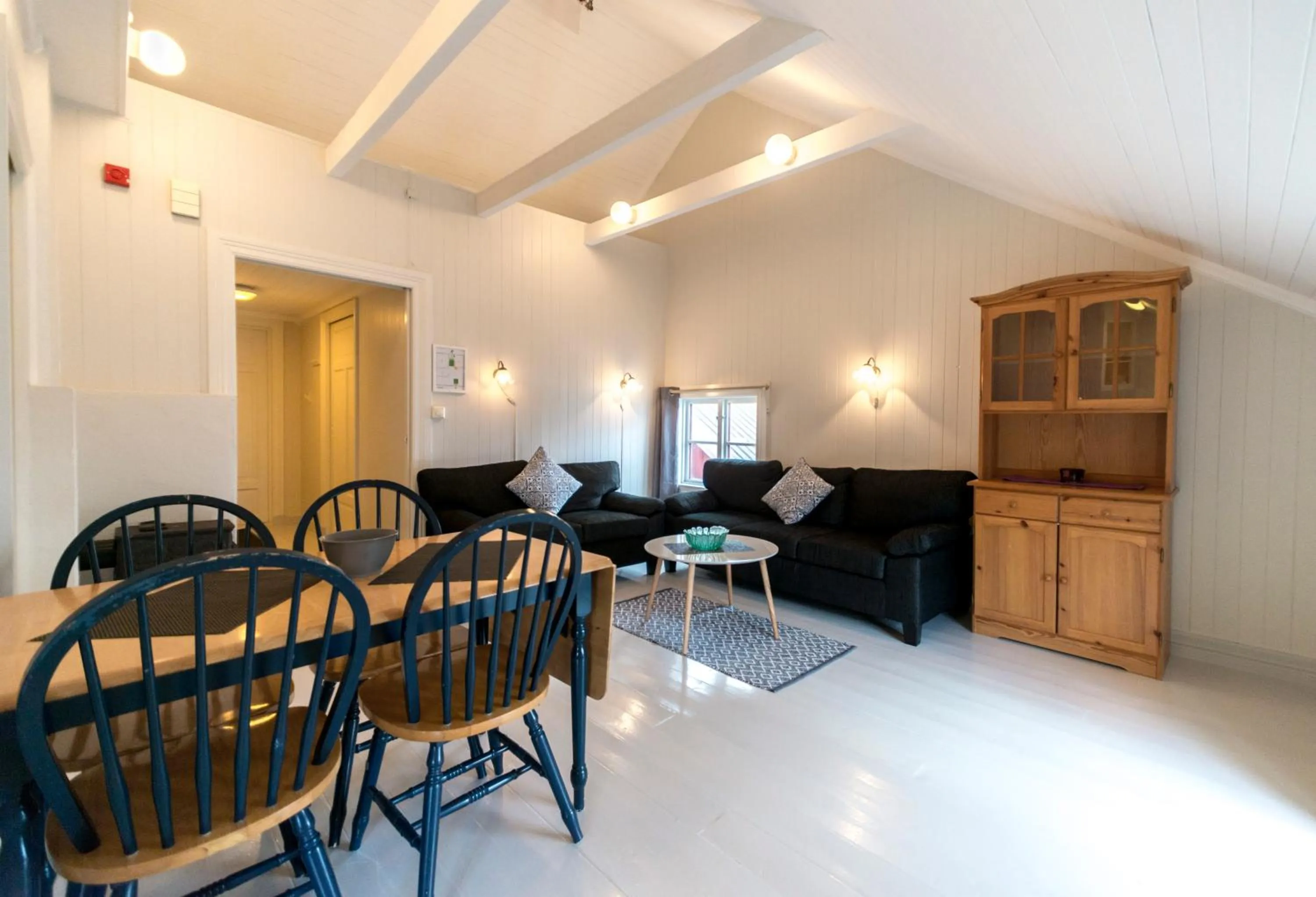 Living room in Tyskhella Rorbuer