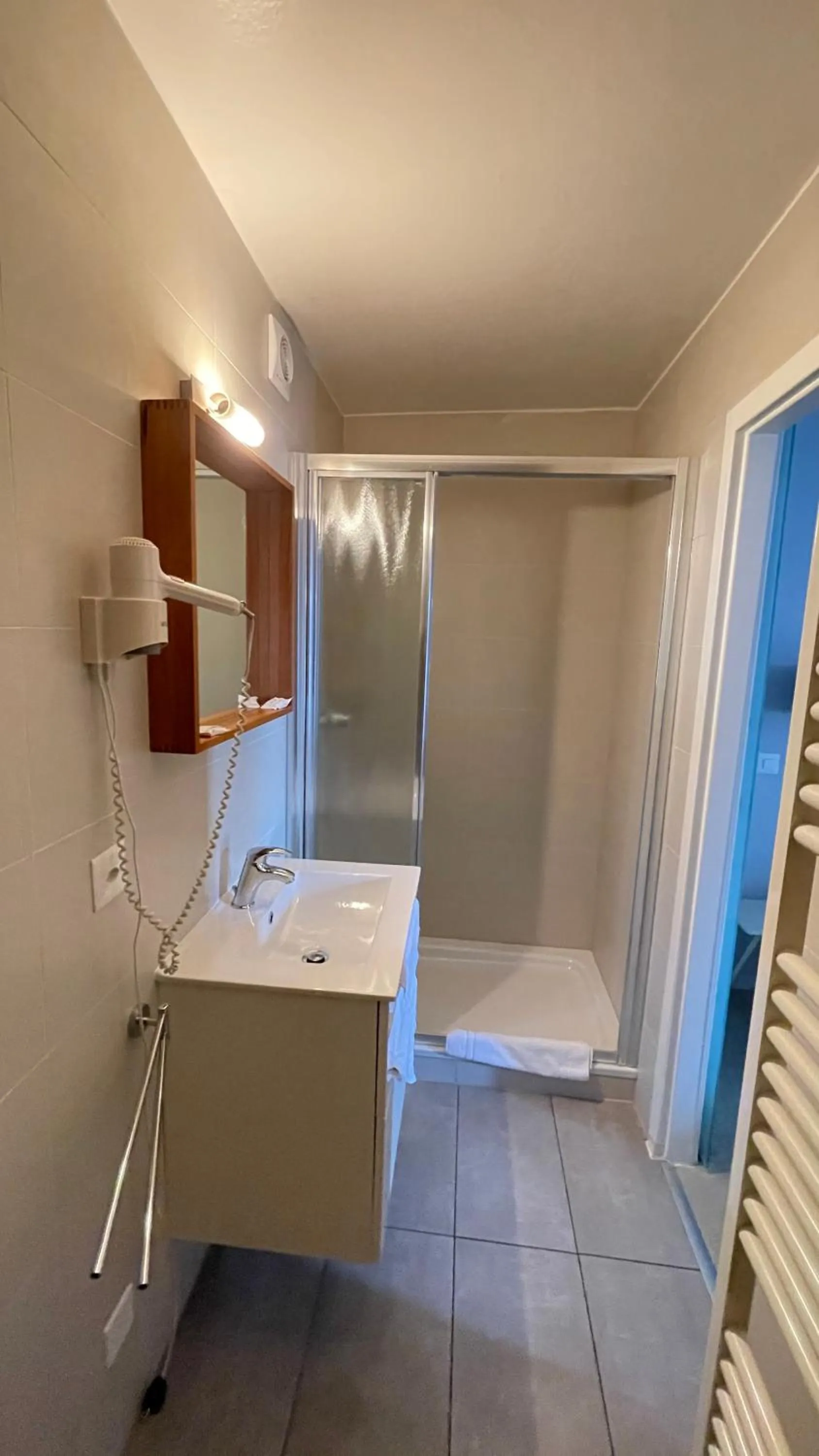 Shower in Relais de l'Aérodrome