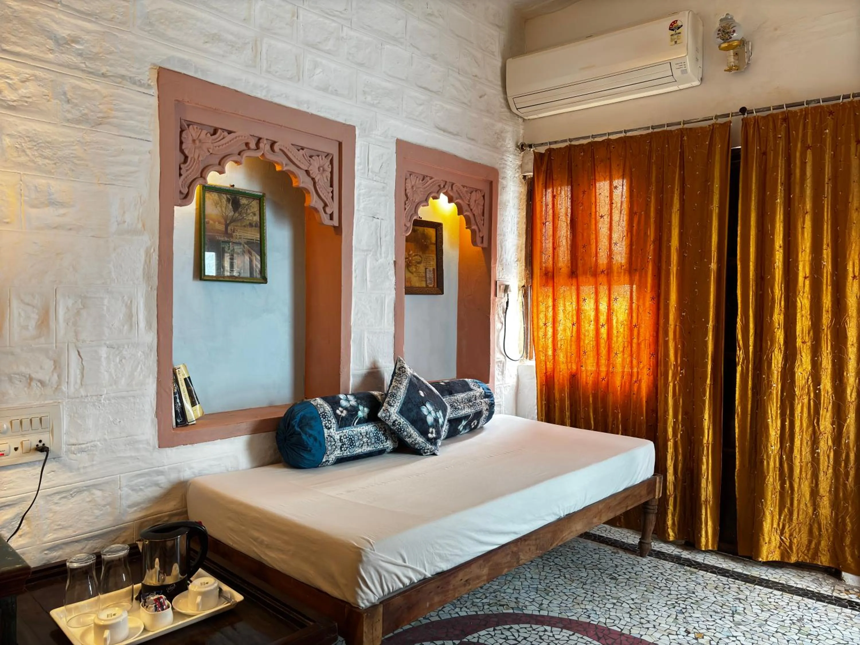 Bed in Shahi Guest House