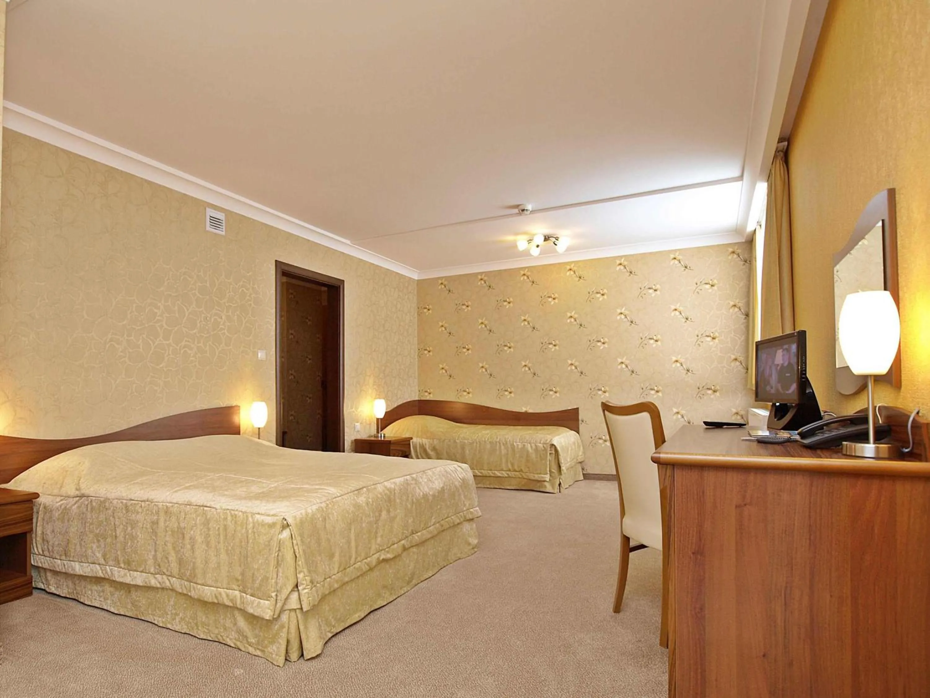 Photo of the whole room, Bed in Hotel Fajkier