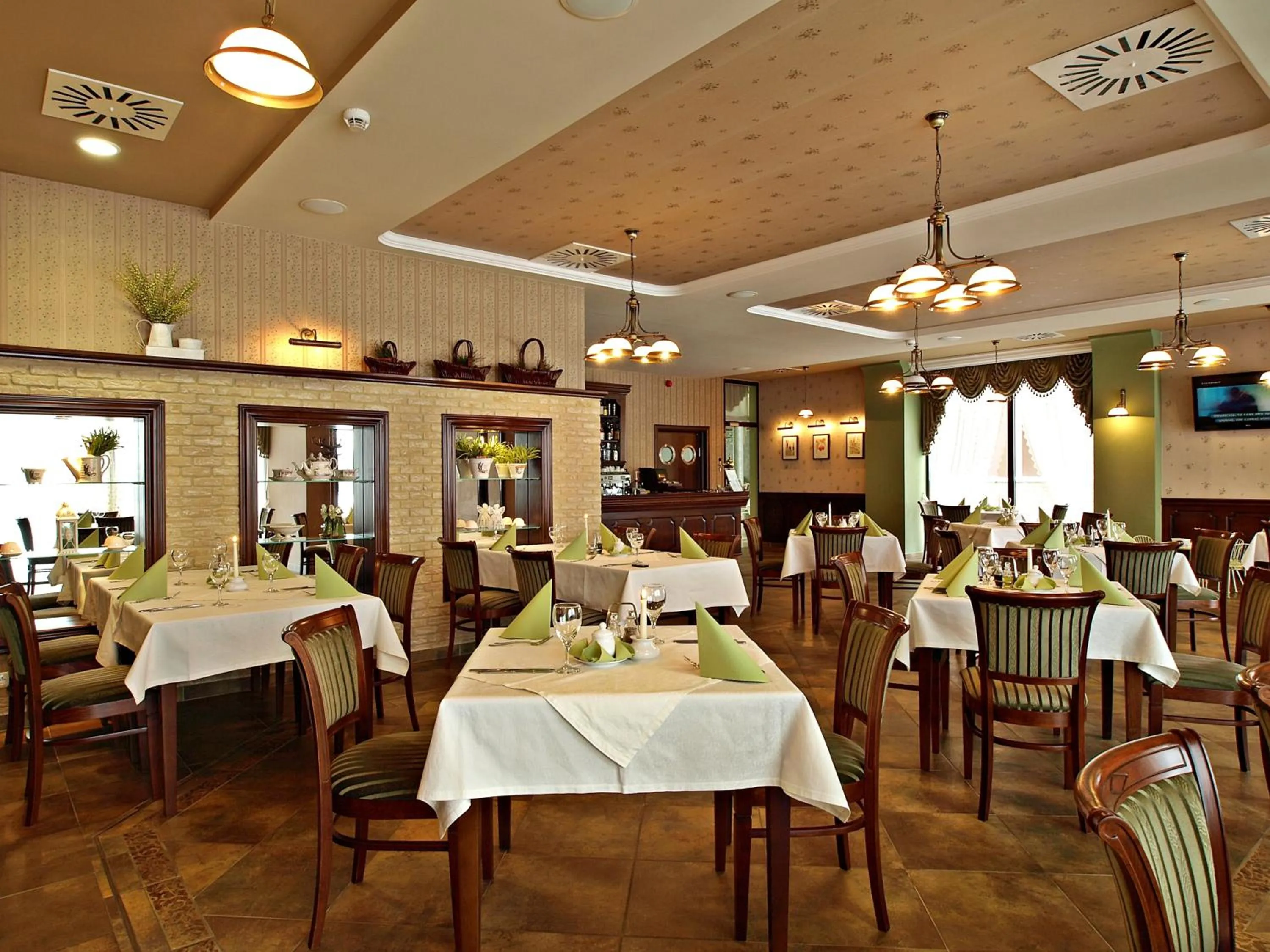 Restaurant/places to eat in Hotel Fajkier