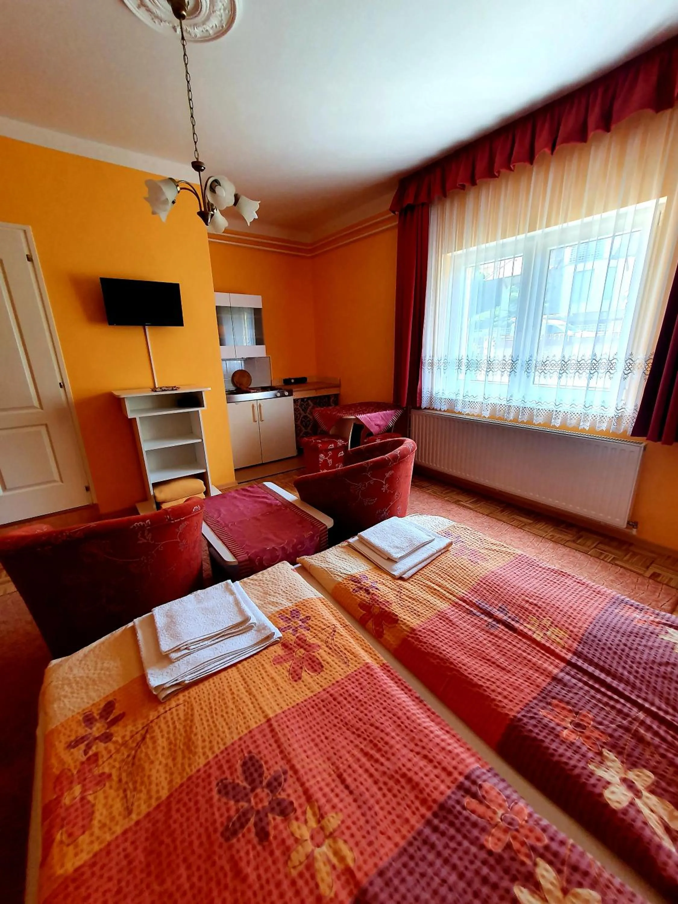 Photo of the whole room, Bed in Apart Júlia Villa