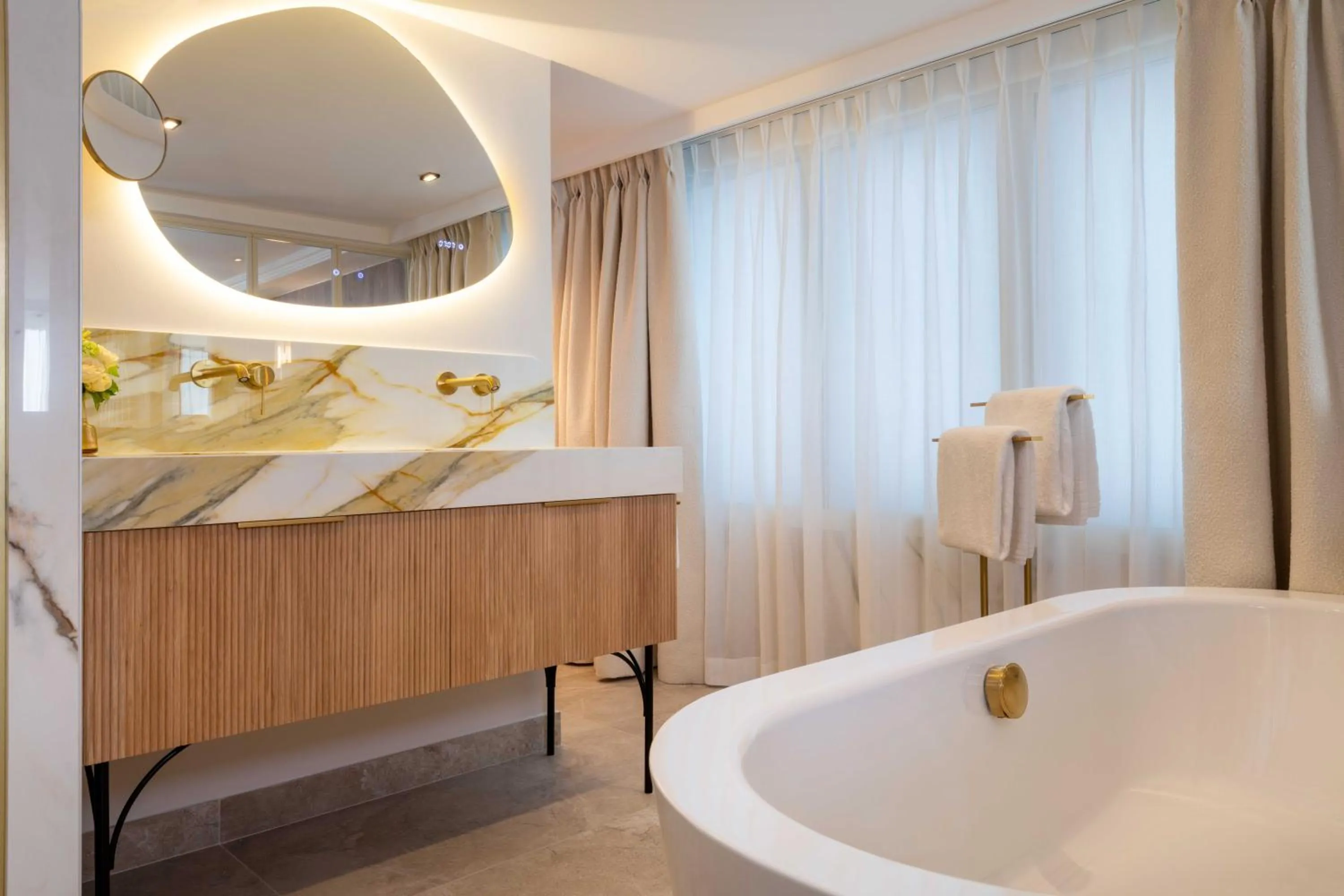 Shower in Royal Madeleine Hotel & Spa