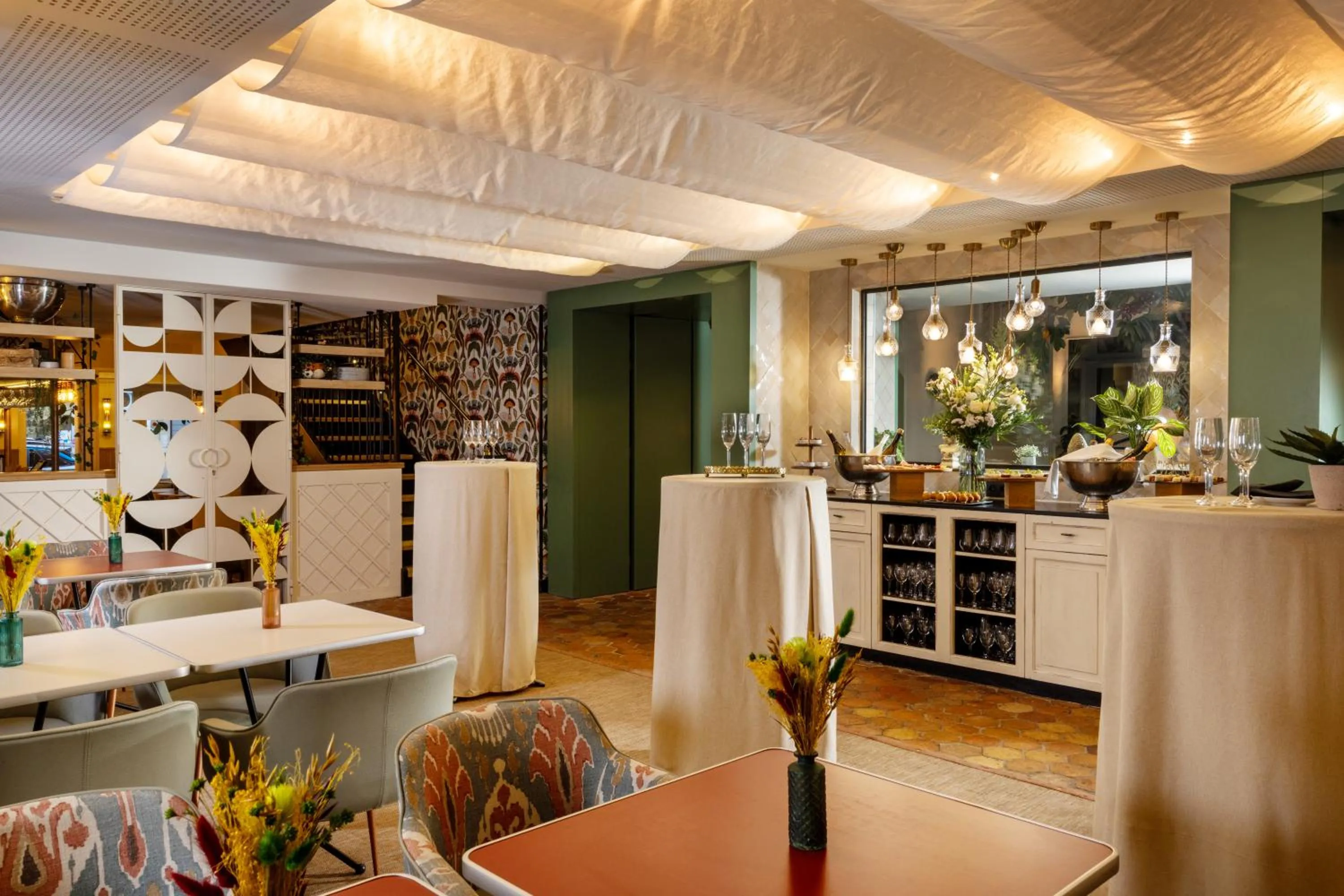 Restaurant/places to eat in Royal Madeleine Hotel & Spa