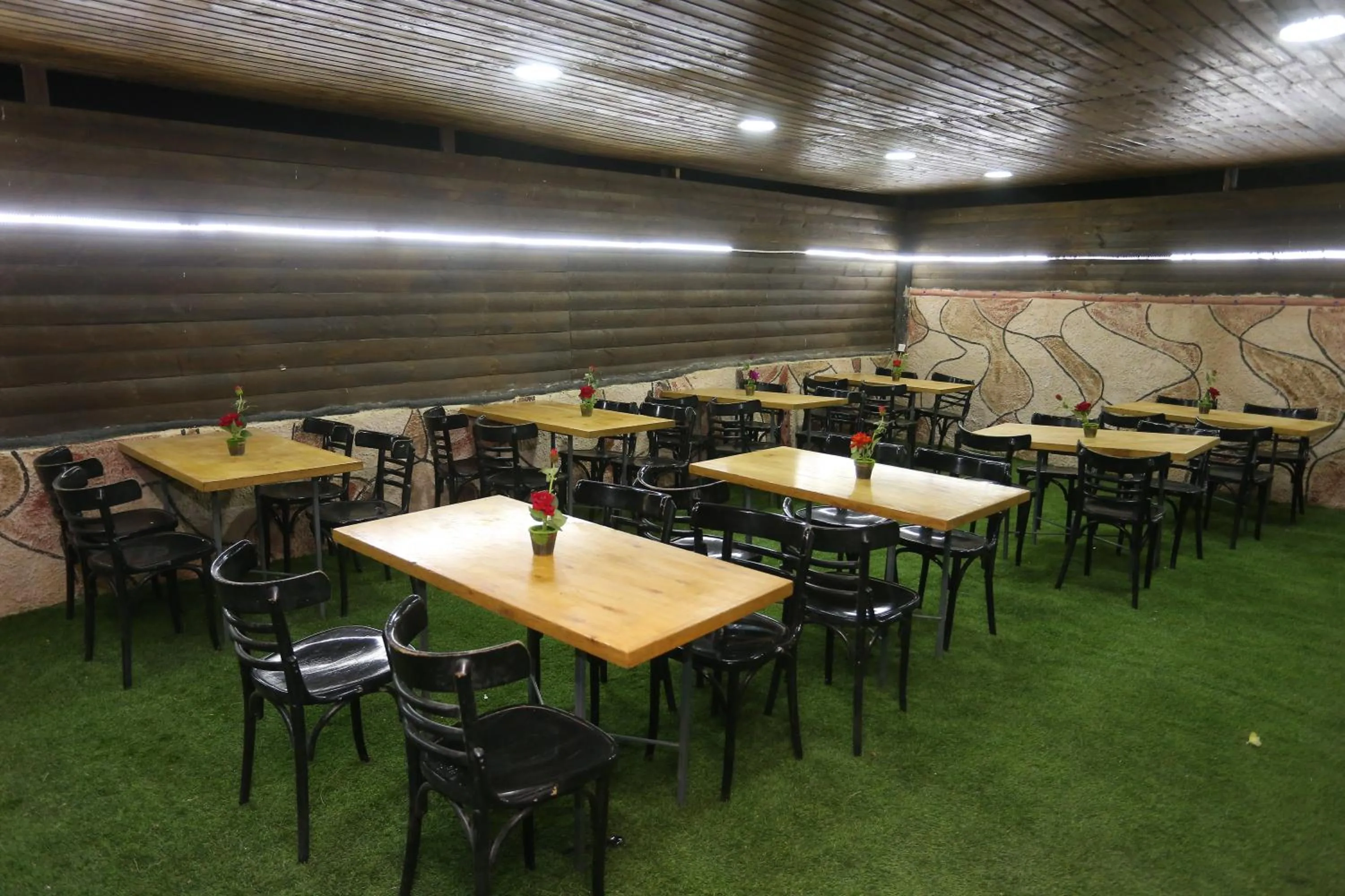 Restaurant/places to eat in Magtas Hotel