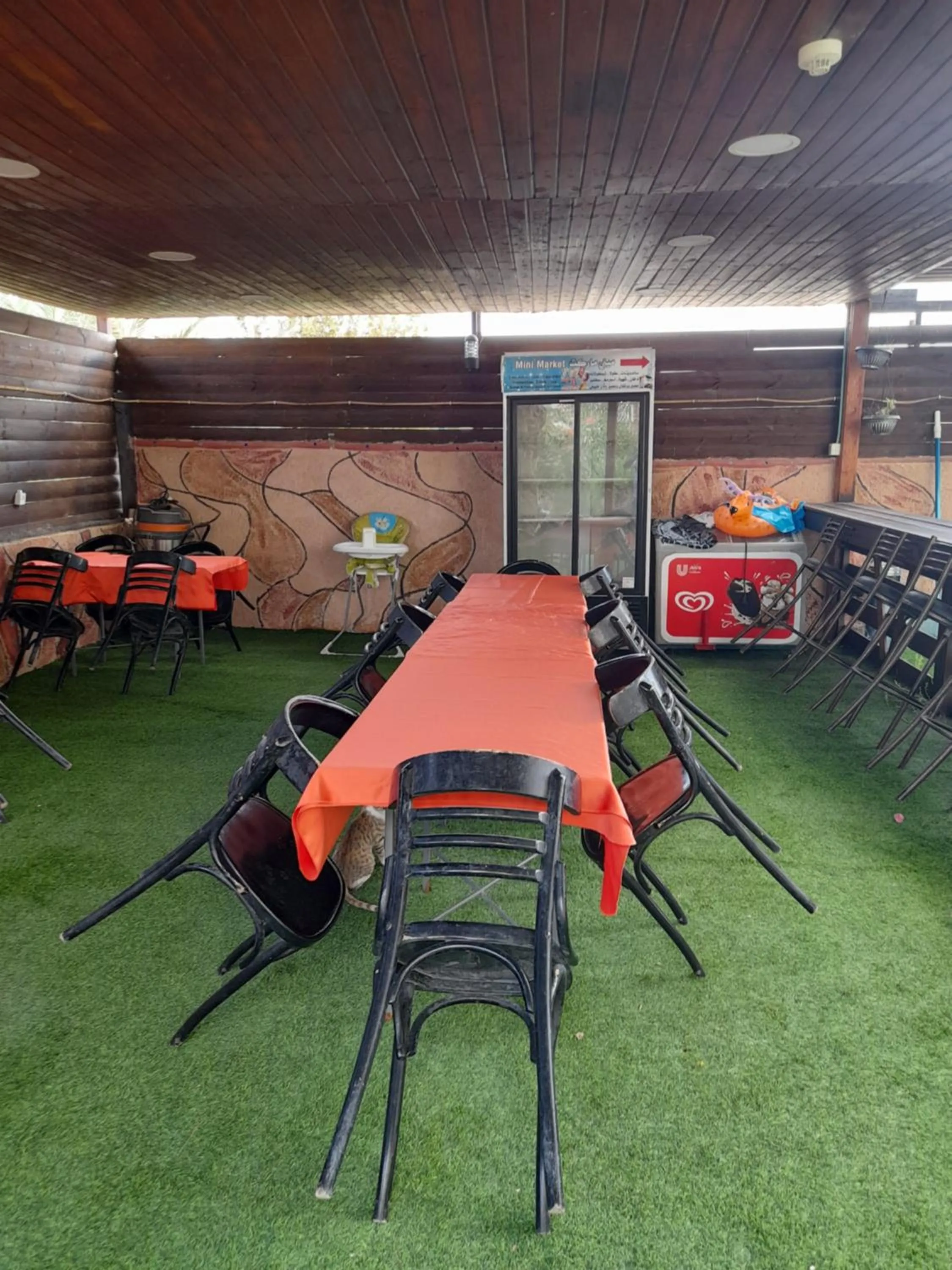 Restaurant/places to eat in Magtas Hotel