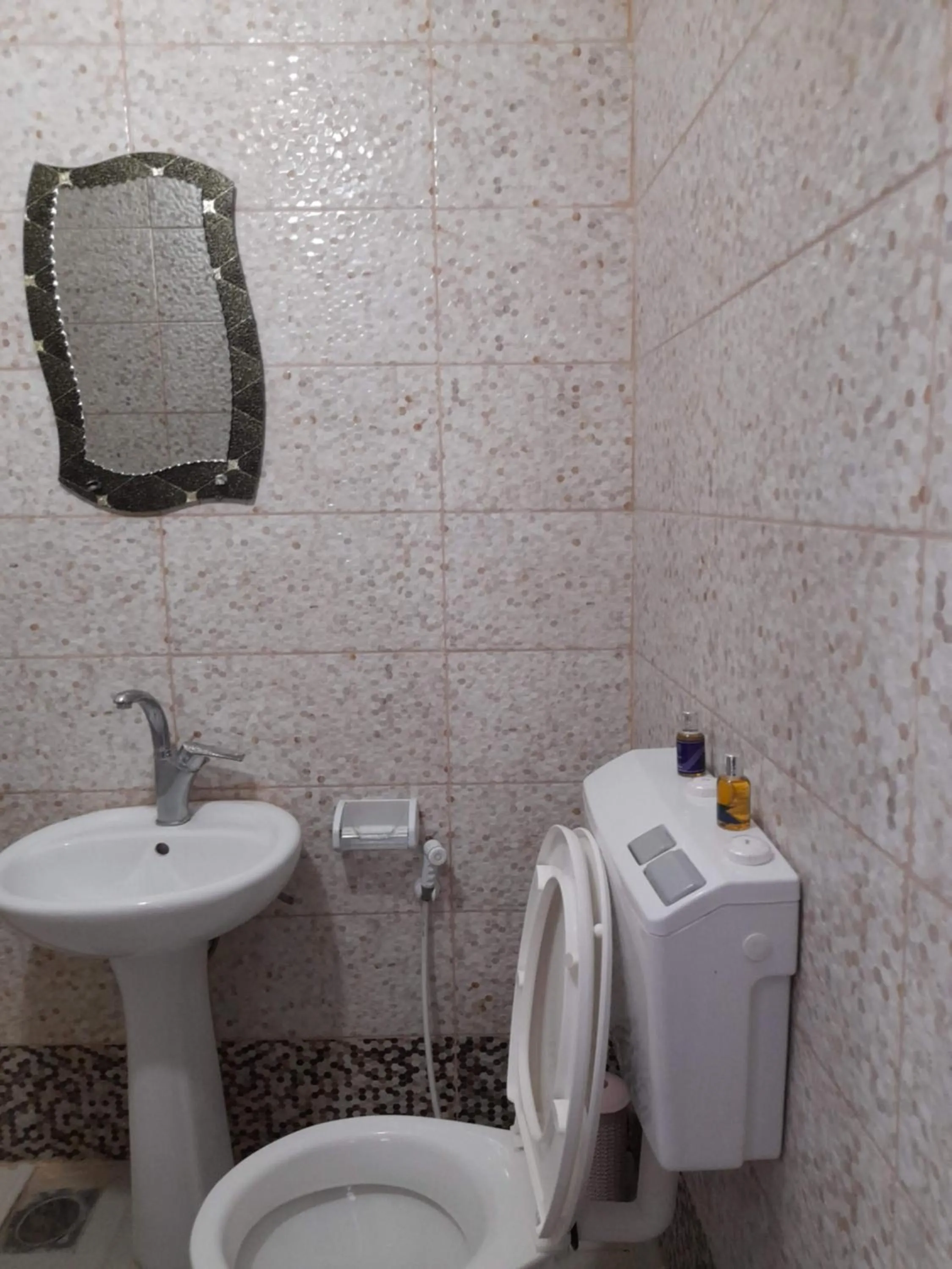 Toilet in Magtas Hotel