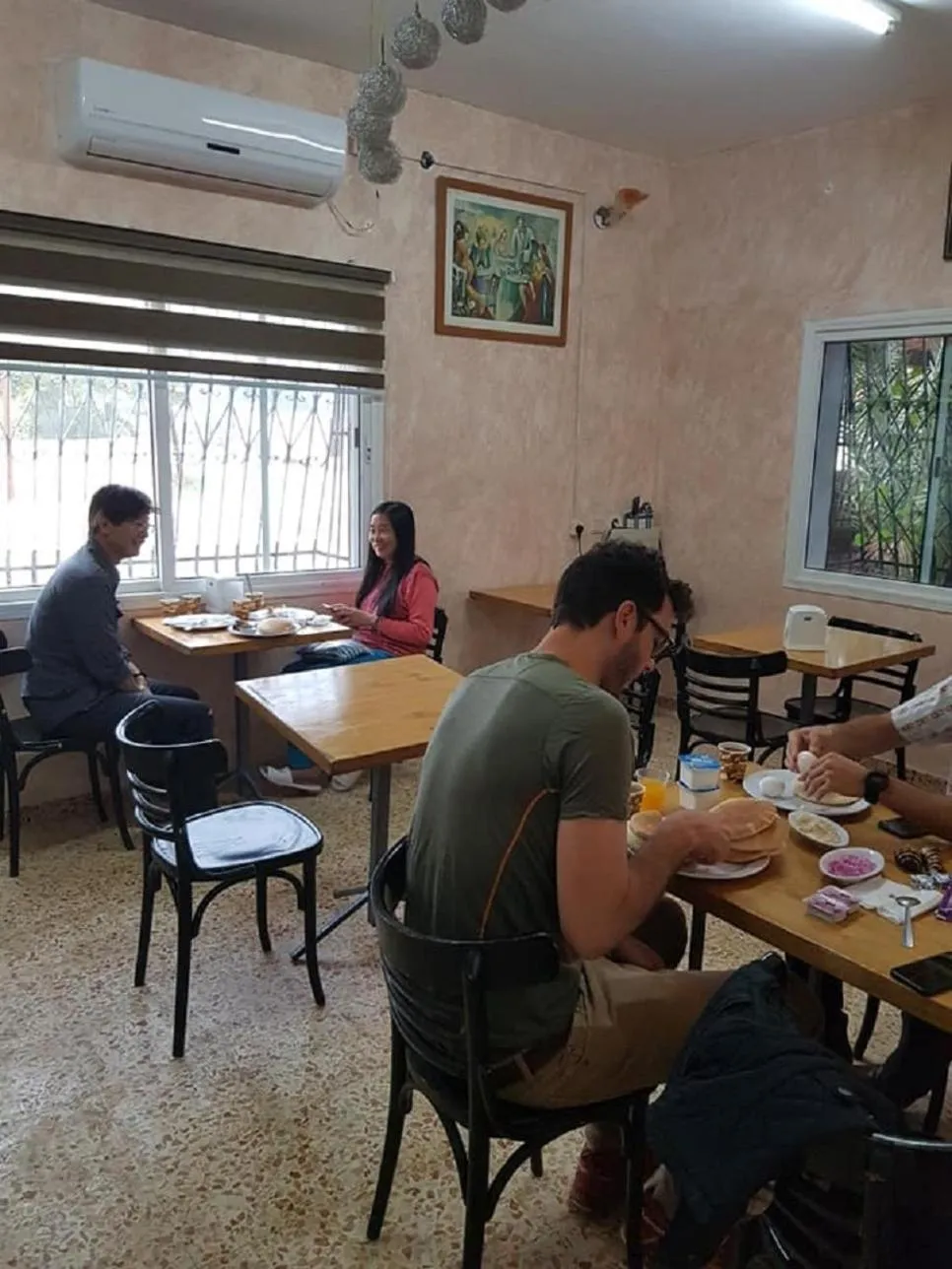 Restaurant/places to eat in Magtas Hotel