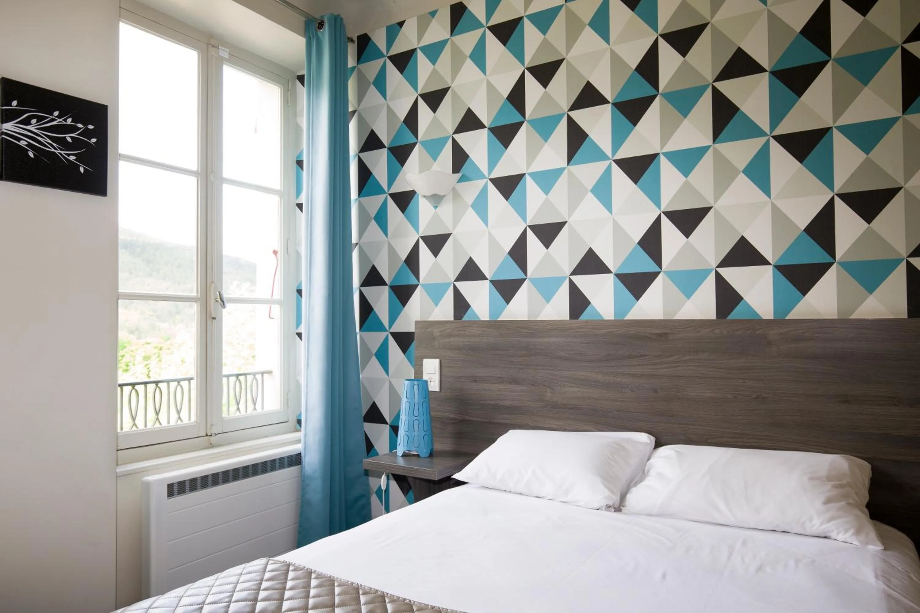 Bed in Logis Hotel & Restaurant Le Carnot