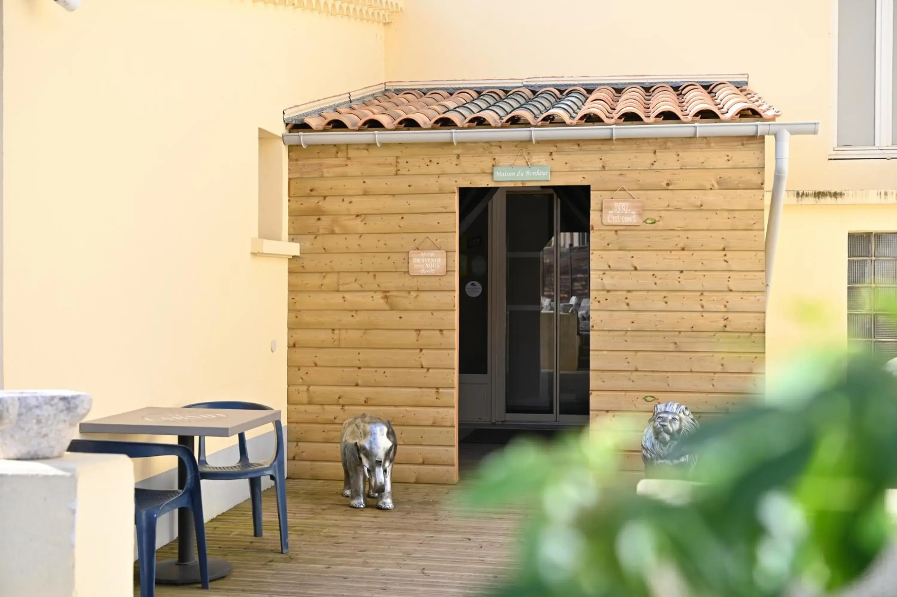 Property building in Logis Hotel & Restaurant Le Carnot Property building in Logis Hotel & Restaurant Le Carnot