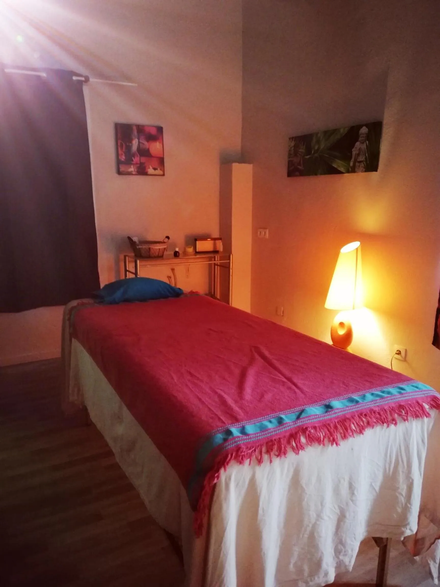 Massage, Bed in Logis Hotel & Restaurant Le Carnot