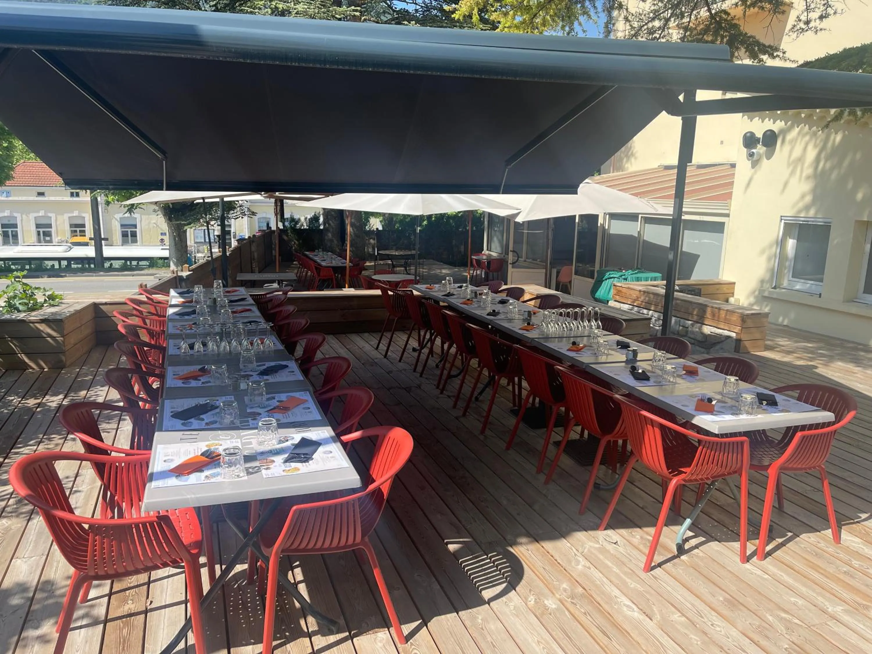Patio in Logis Hotel & Restaurant Le Carnot
