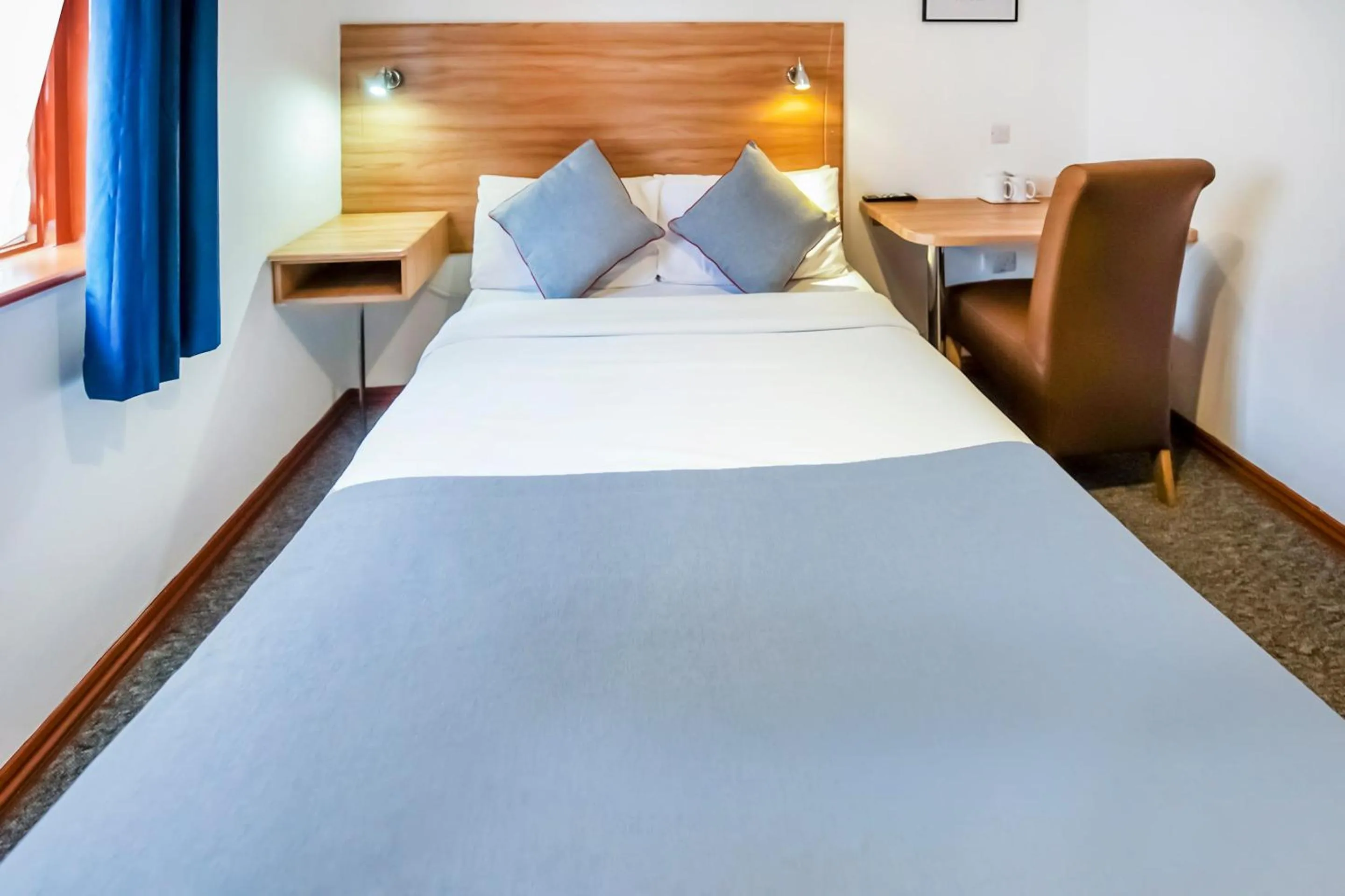 Bedroom, Bed in Arinza Hotel, London Ilford