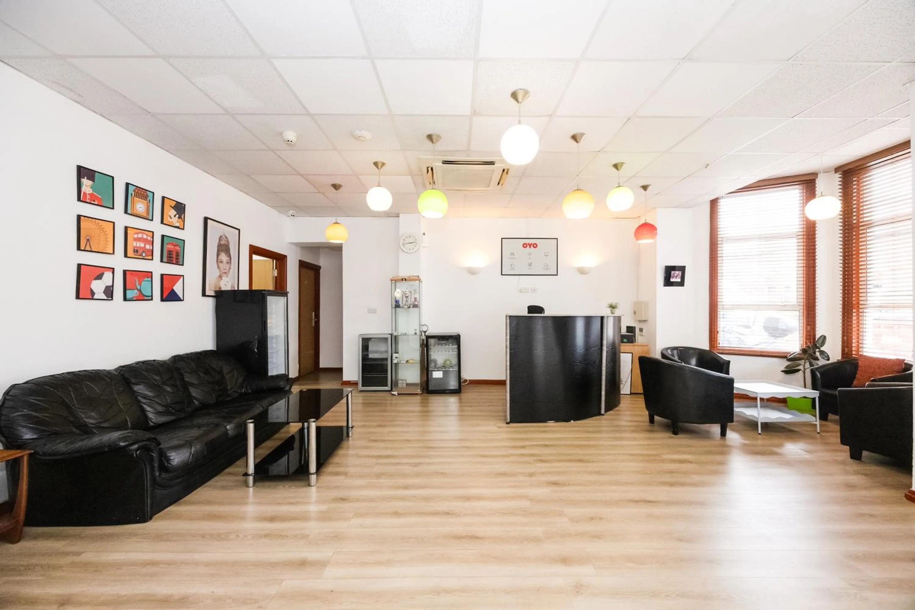 Lobby or reception in Arinza Hotel, London Ilford