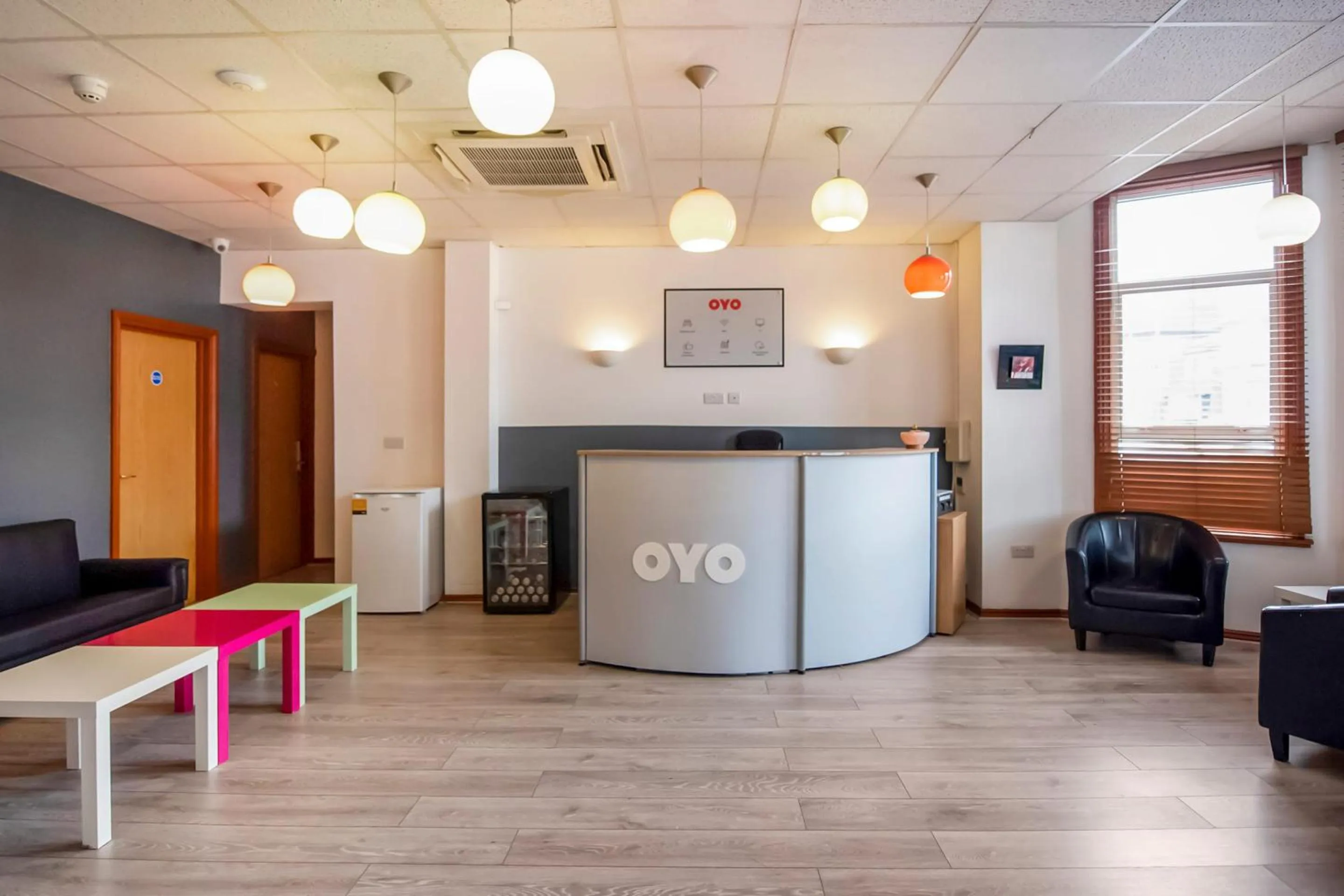 Lobby or reception in Arinza Hotel, London Ilford