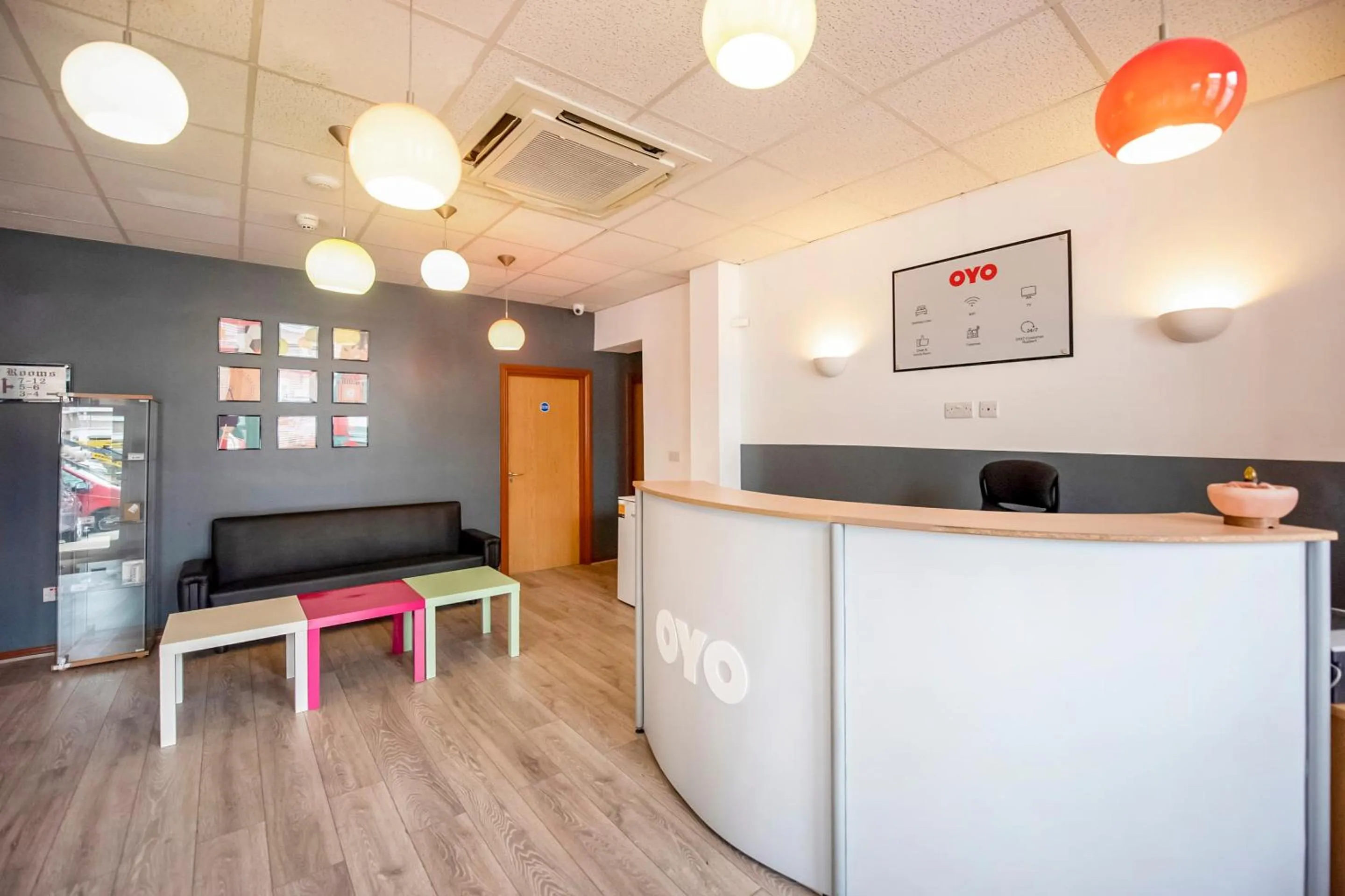 Lobby or reception in Arinza Hotel, London Ilford