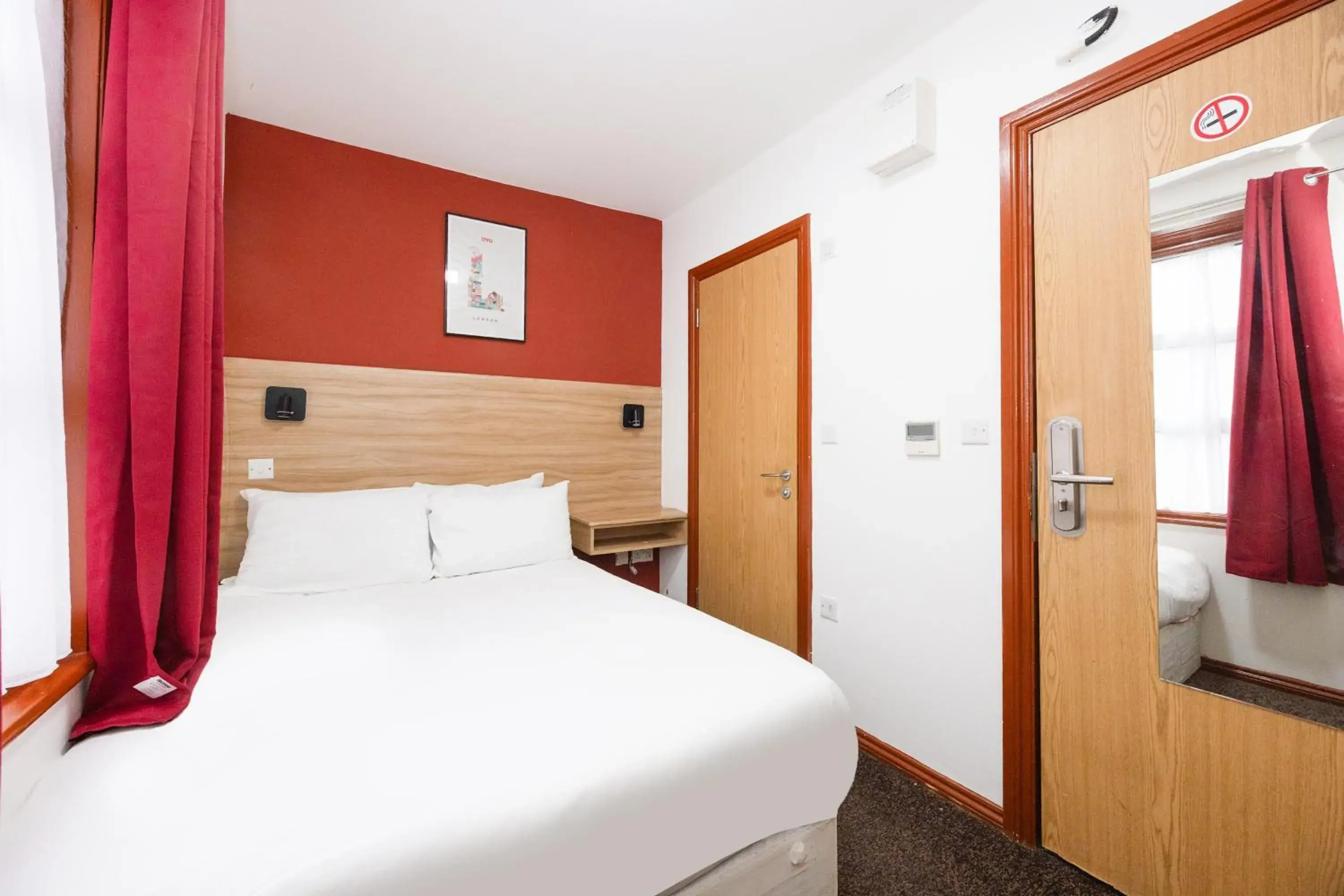 Bedroom, Bed in Arinza Hotel, London Ilford Bedroom, Bed in Arinza Hotel, London Ilford