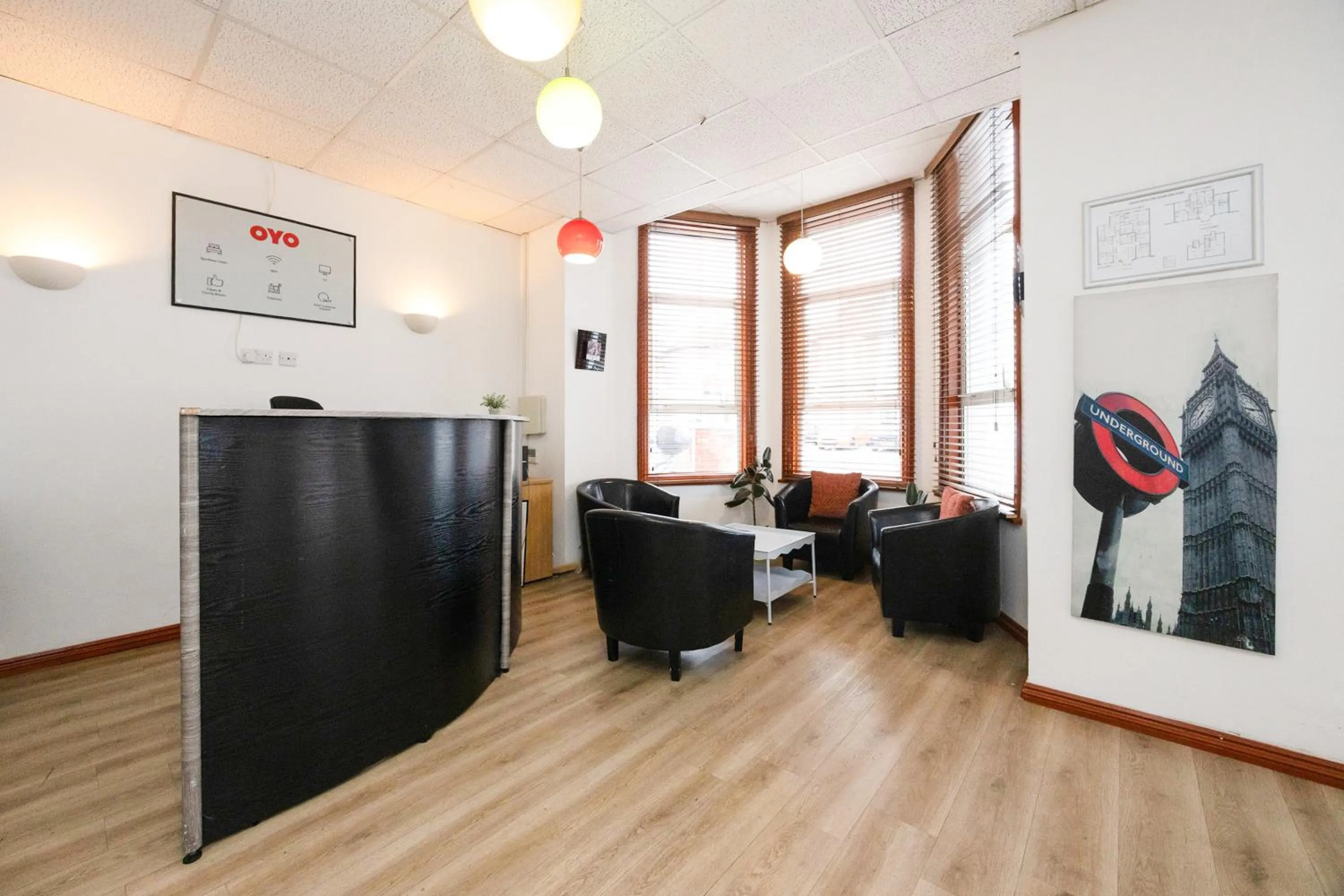 Lobby or reception in Arinza Hotel, London Ilford