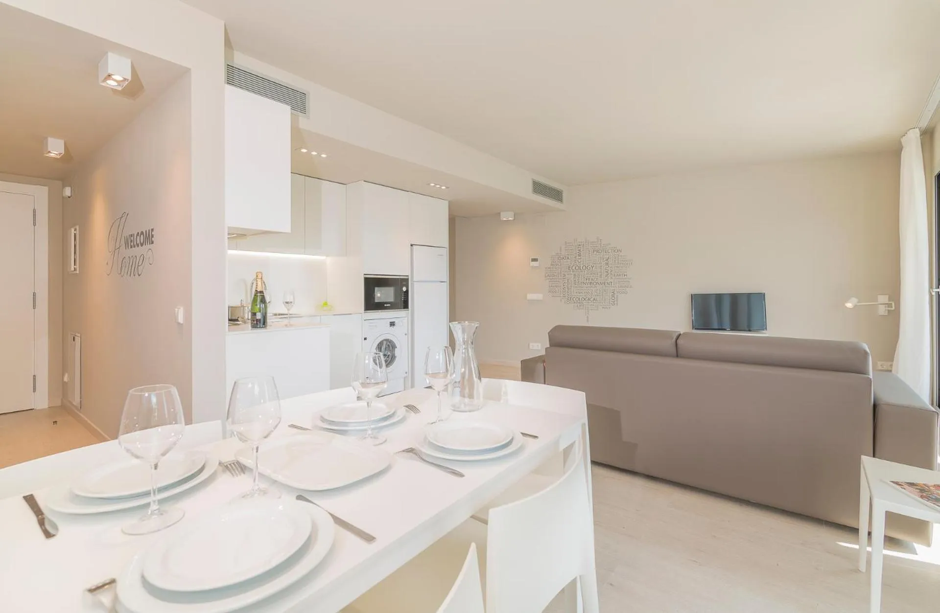 Dining area in Daro Apartments