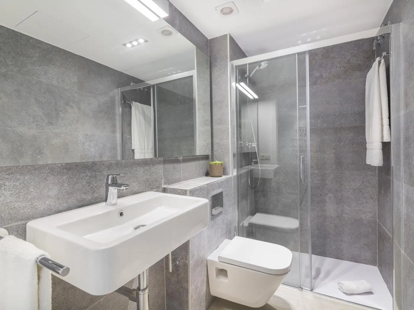 Shower in Daro Apartments