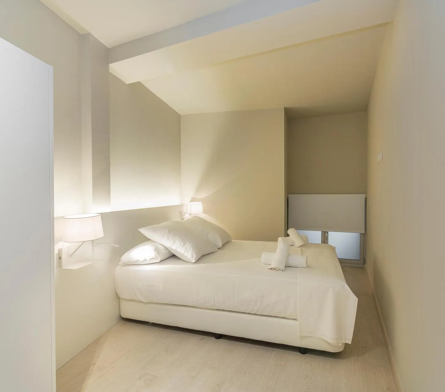 Bed in Daro Apartments