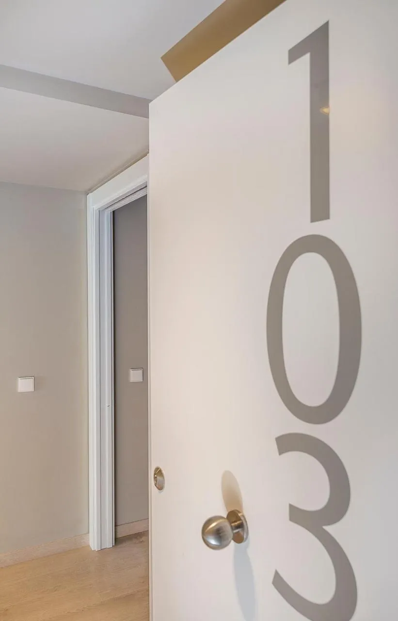 Text overlay in Daro Apartments