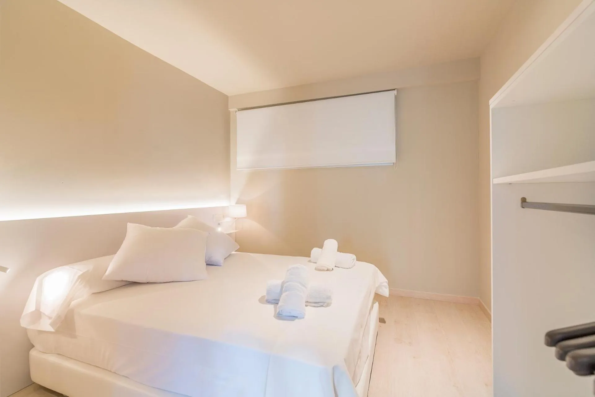 Photo of the whole room, Bed in Daro Apartments