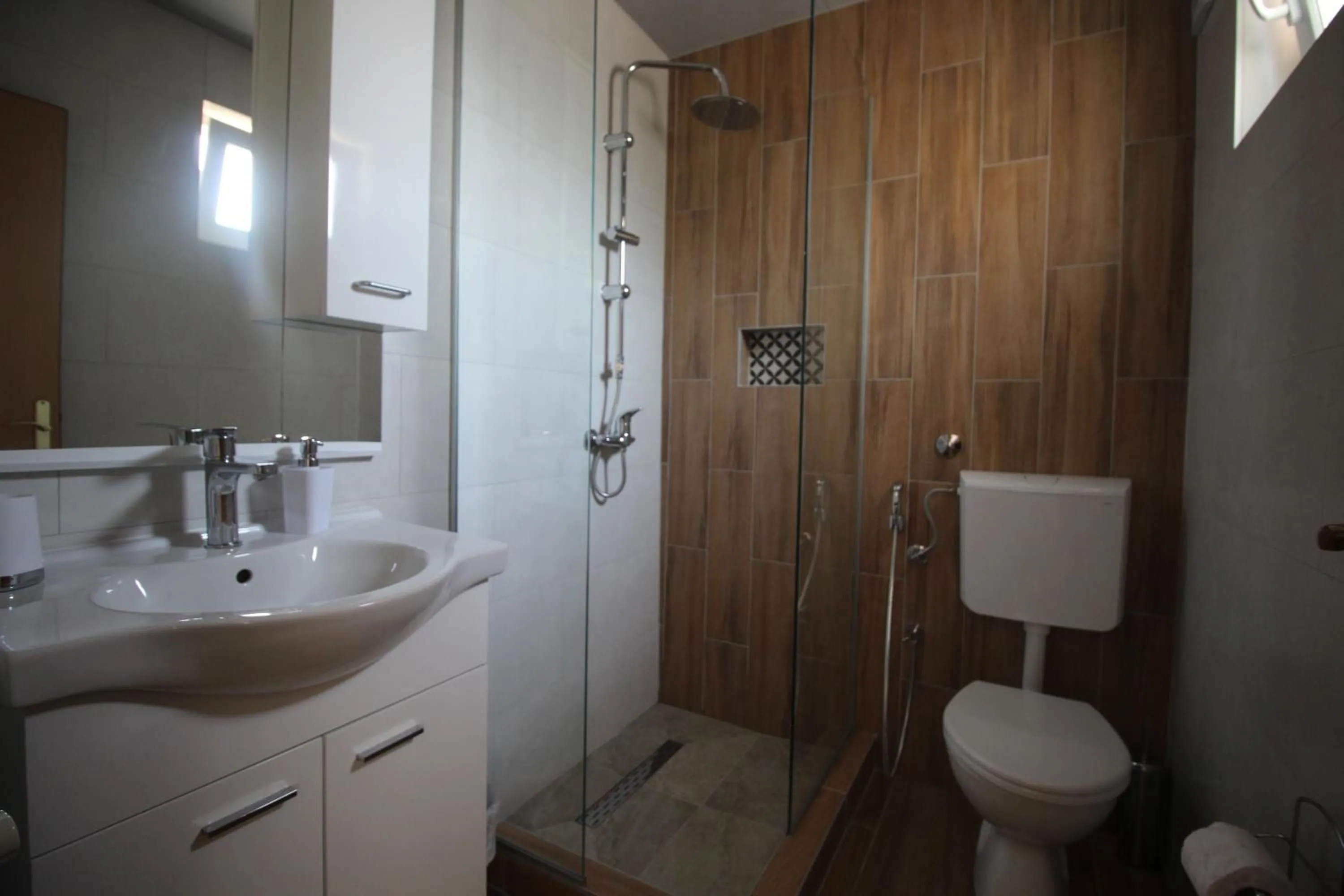 Shower in Pansion Stari Grad