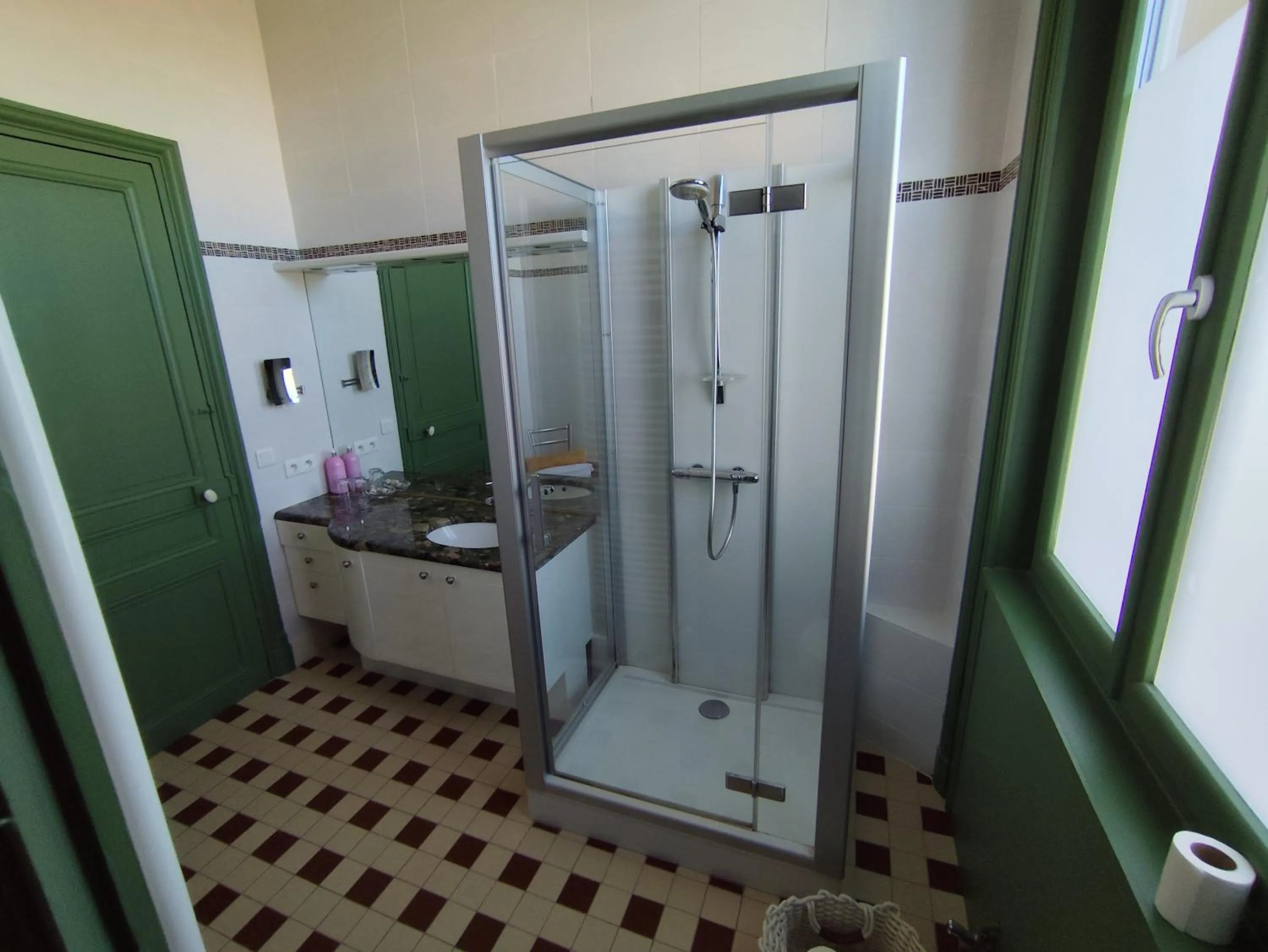 Bathroom in CLOCHI-CLOCHA
