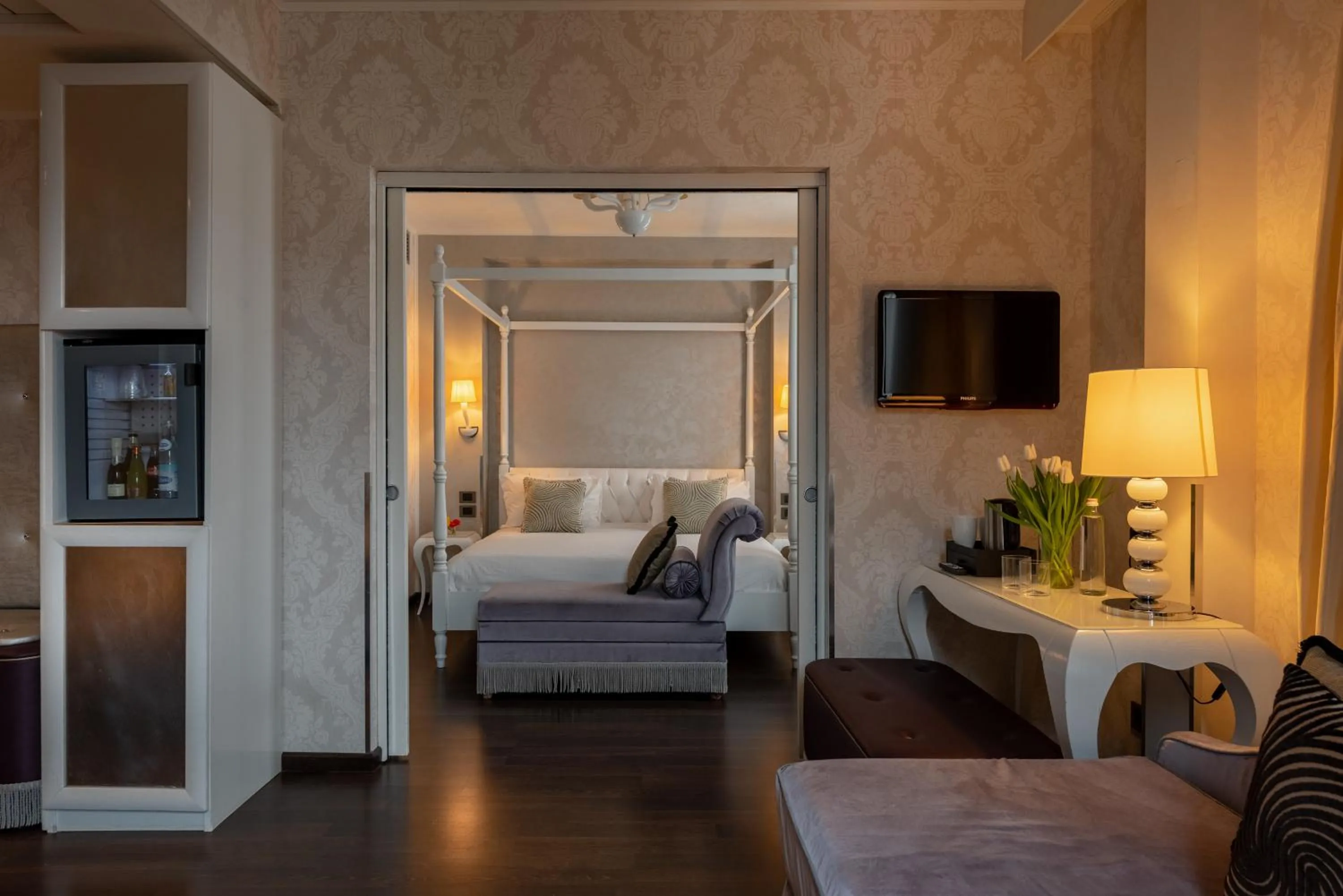Bedroom, Bed in Carnival Palace - Venice Collection