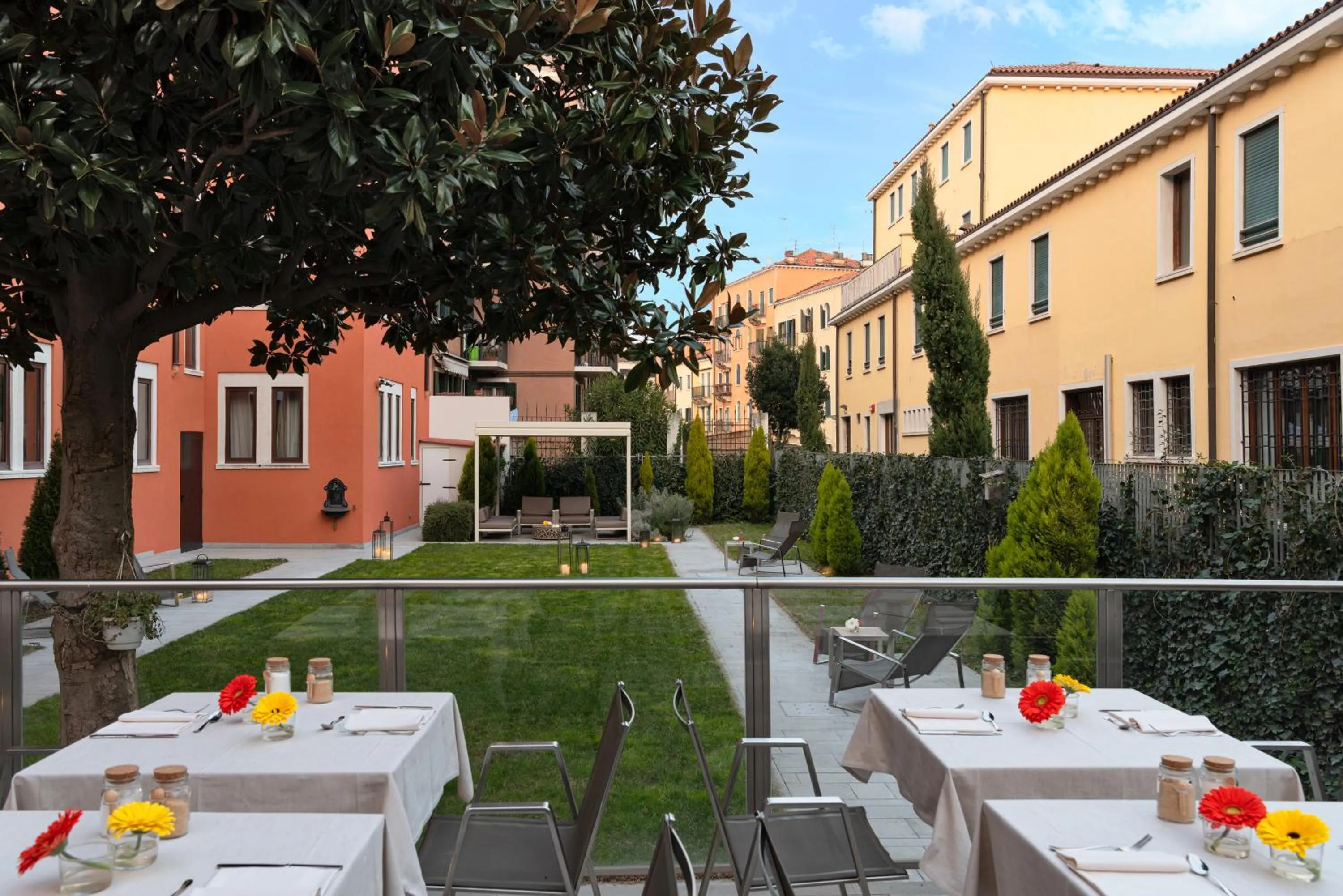 Garden in Carnival Palace - Venice Collection