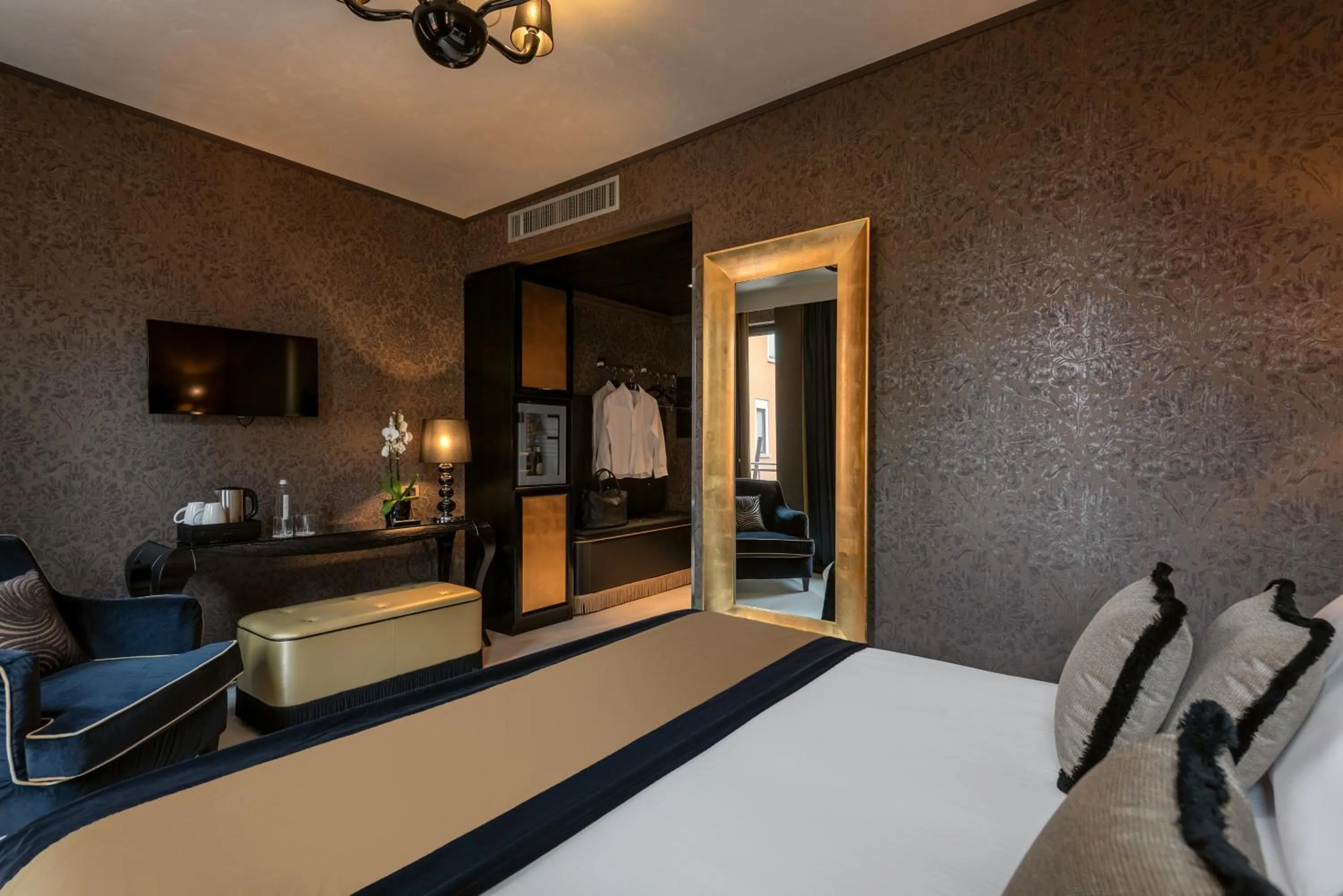 Bedroom, Bed in Carnival Palace - Venice Collection