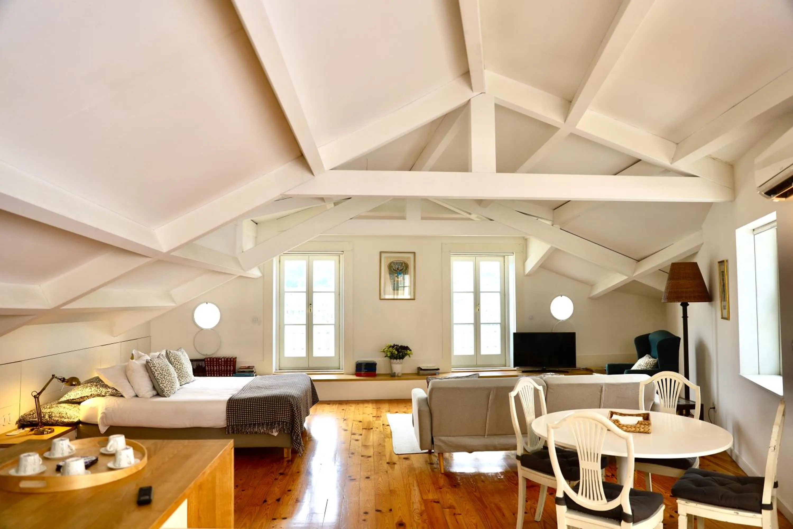 Bed in Douro River Studios