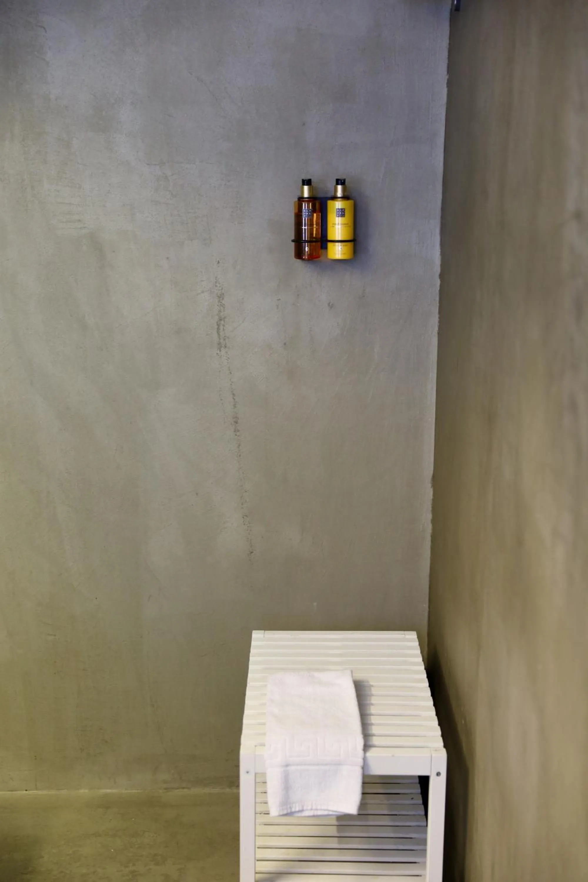 Bathroom in Douro River Studios
