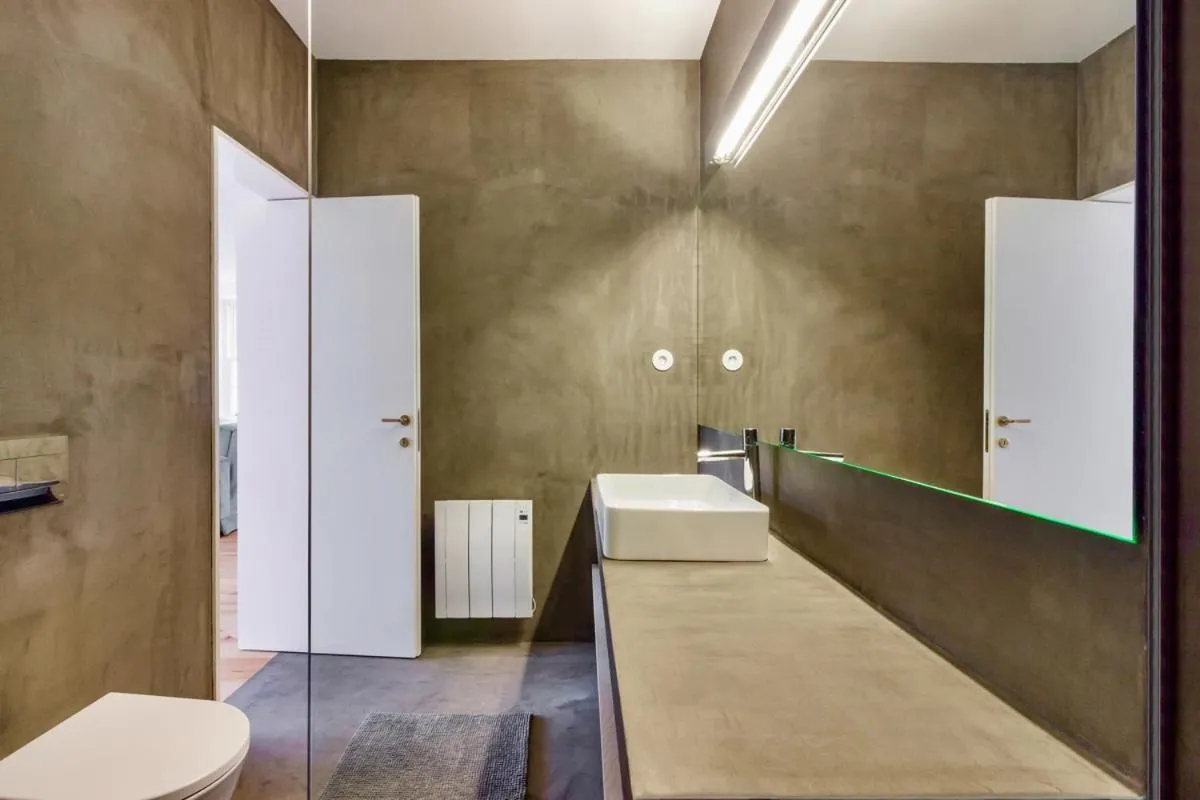 Bathroom in Douro River Studios