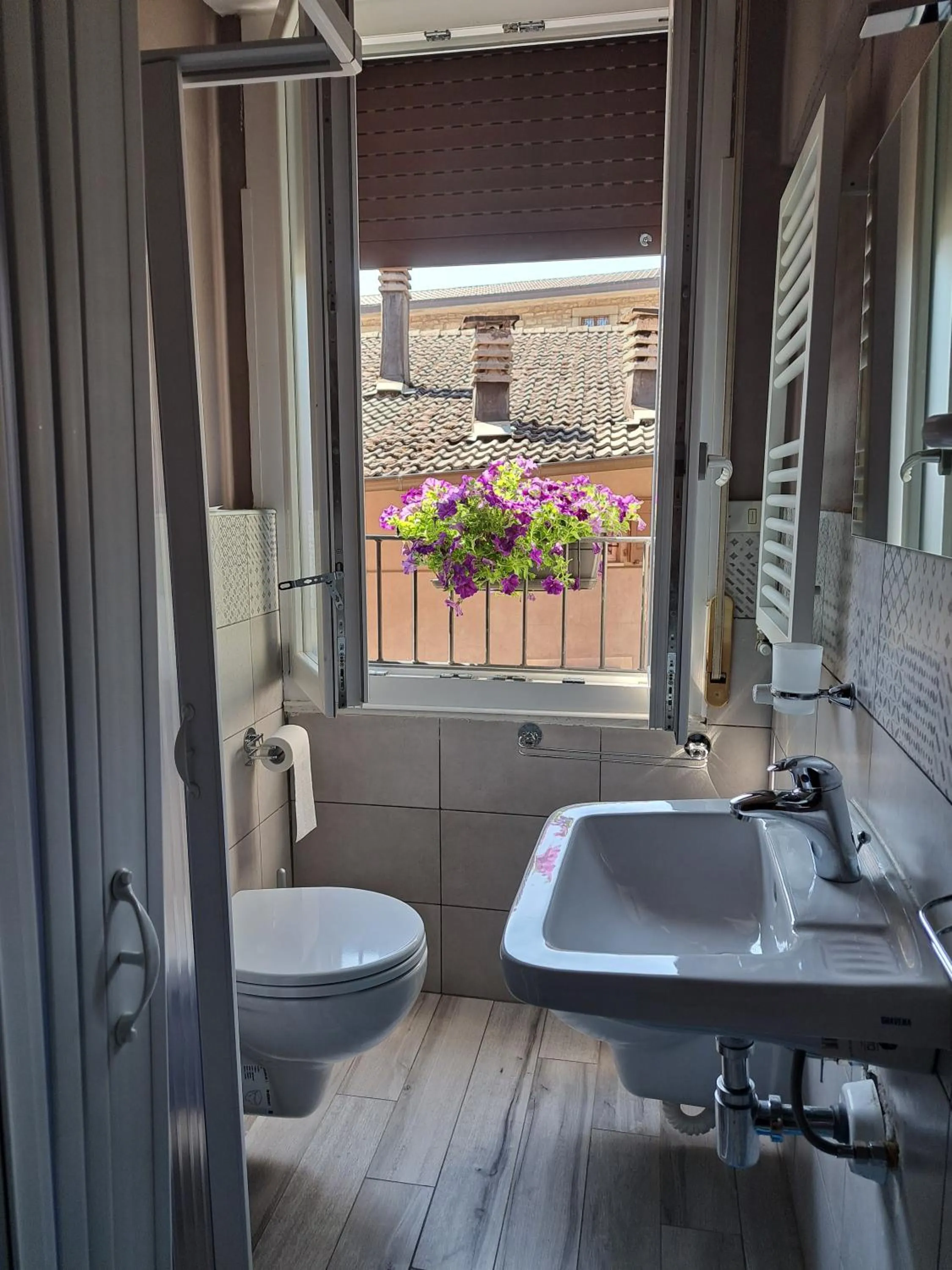 Bathroom in hotel Bologna