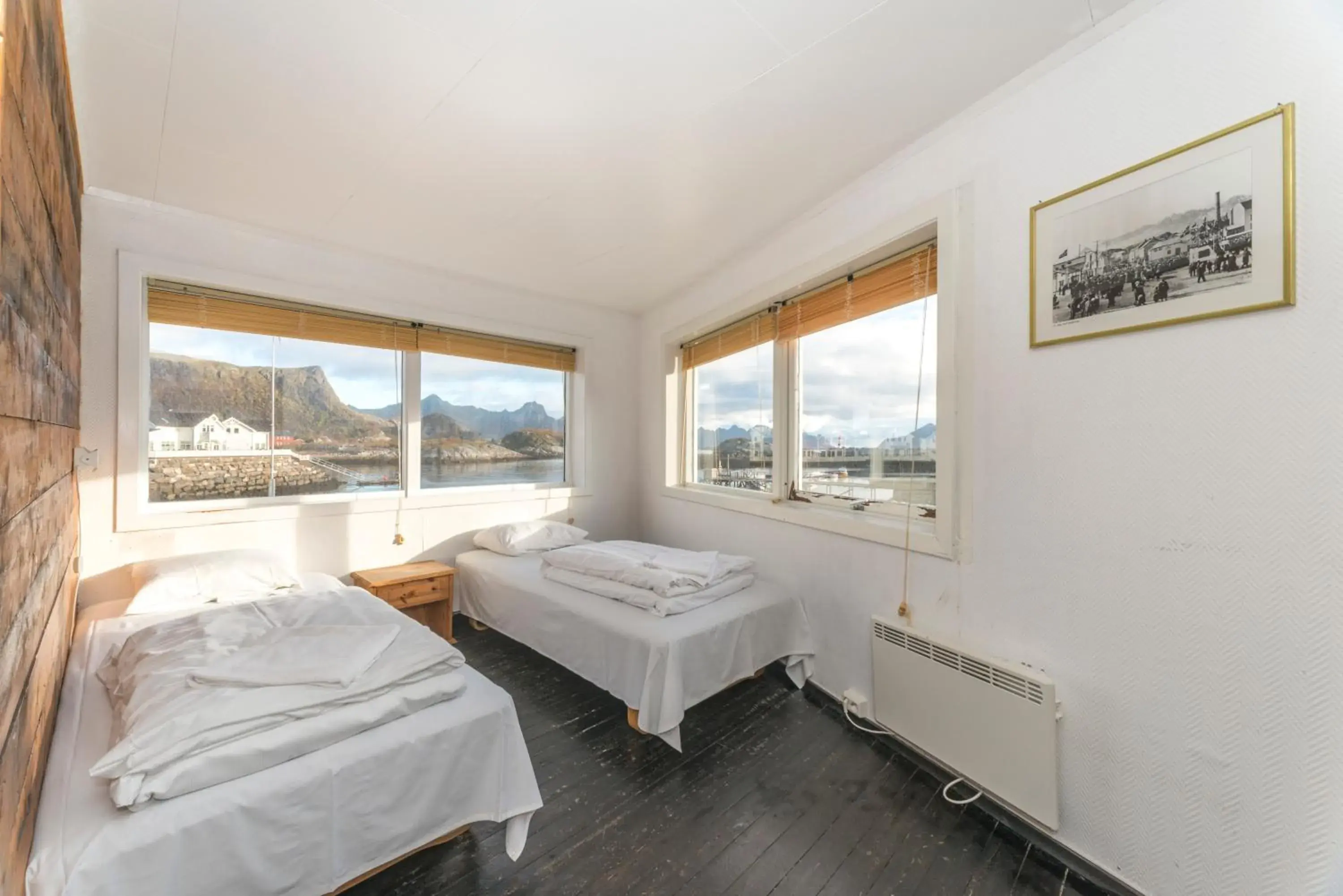 Budget Double Room with Shared Bathroom in Statsbuene i Kabelvåg Budget Double Room with Shared Bathroom in Statsbuene i Kabelvåg