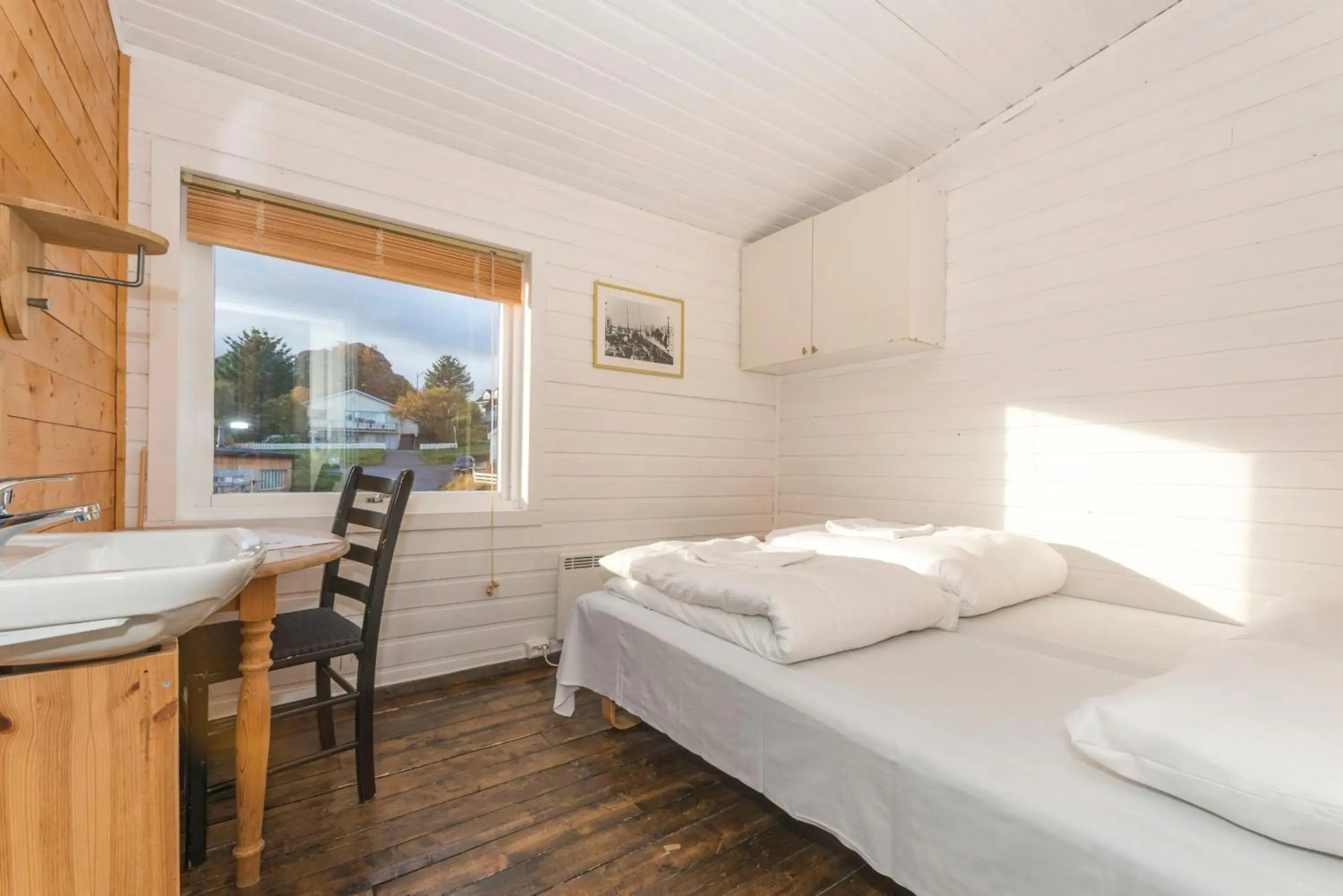 Photo of the whole room, Bed in Statsbuene i Kabelvåg Photo of the whole room, Bed in Statsbuene i Kabelvåg