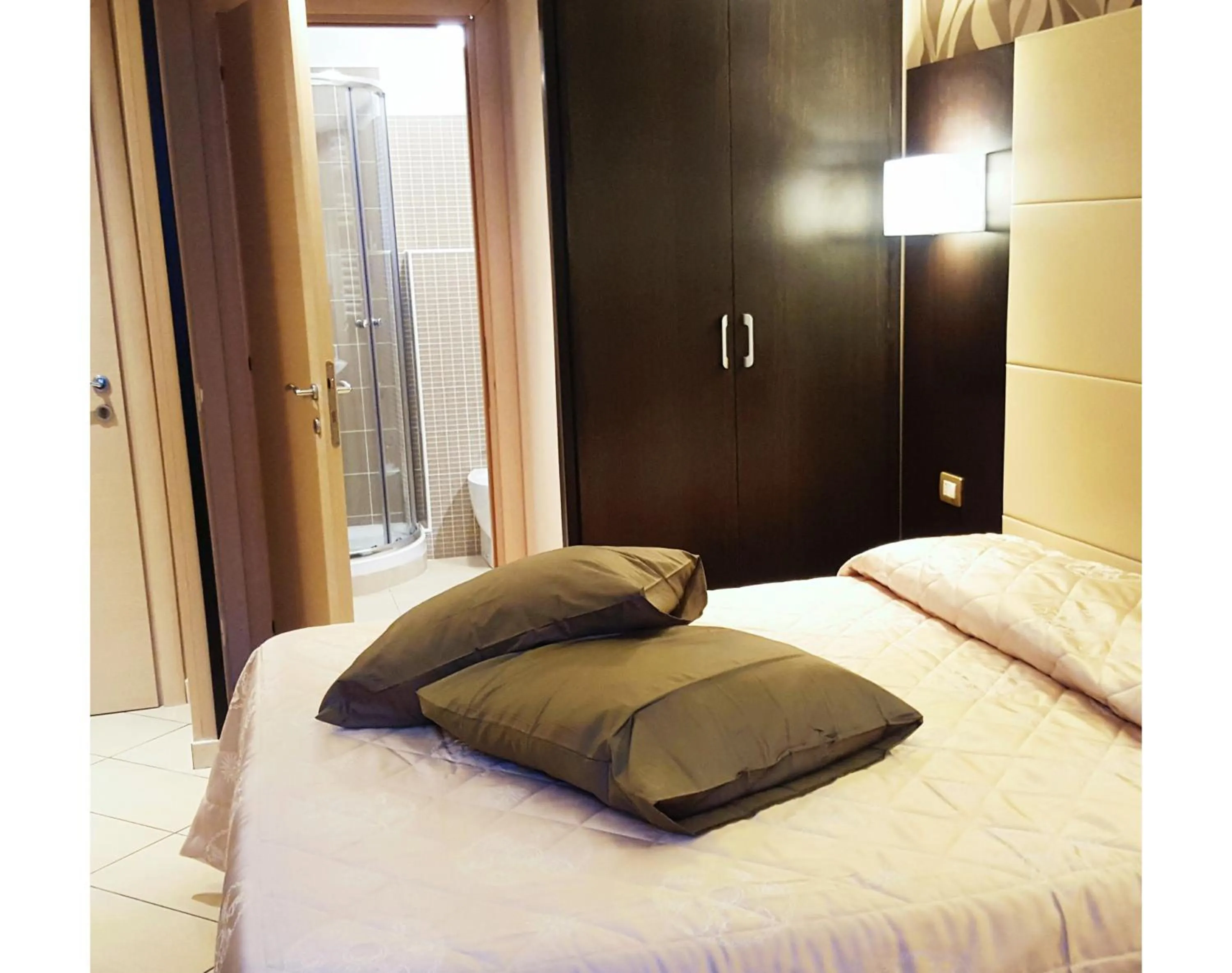 Photo of the whole room, Bed in B&B Emozioni Romane