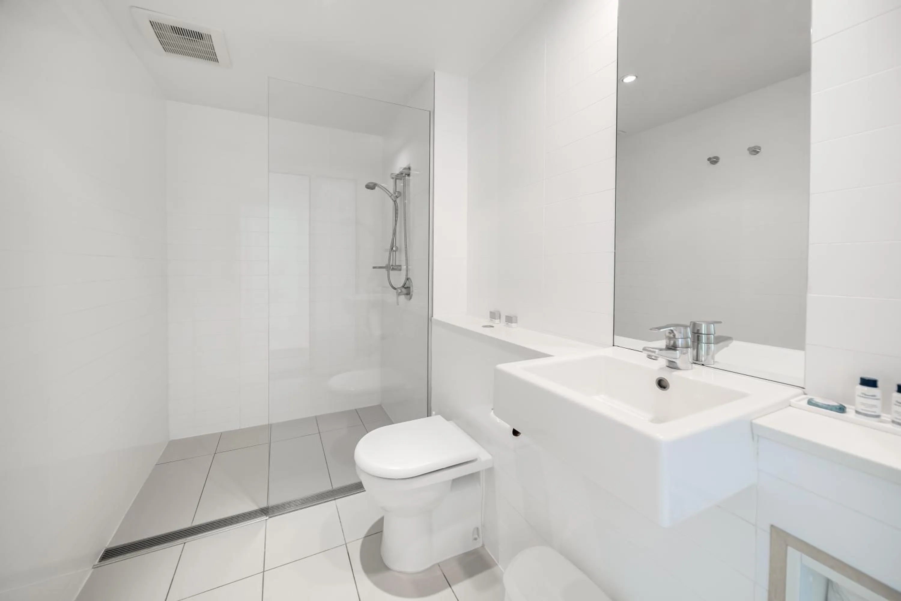 Toilet in Oaks Nelson Bay Lure Suites