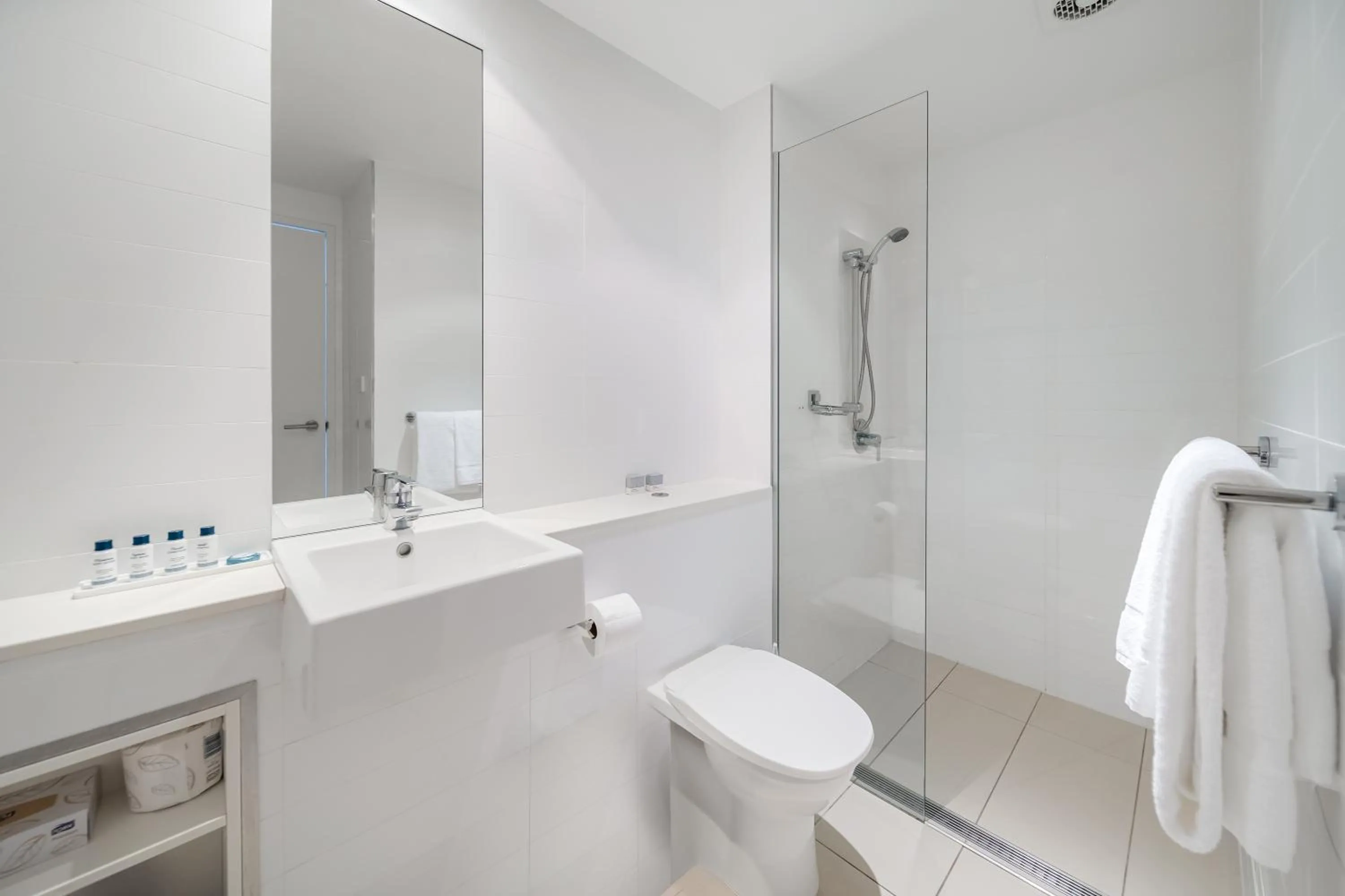 Toilet in Oaks Nelson Bay Lure Suites