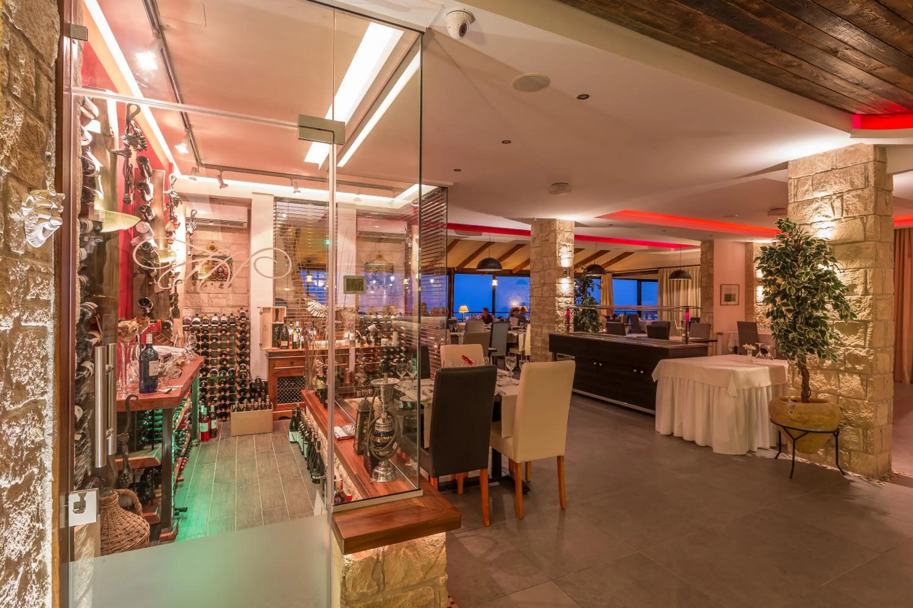 Restaurant/places to eat in Hill View Hotel Apartments