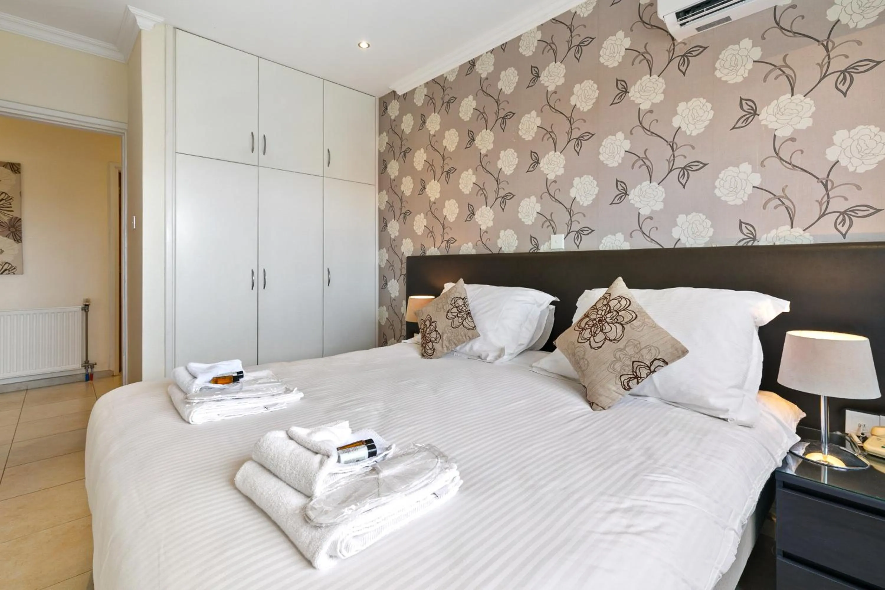 Bed in Hill View Hotel Apartments