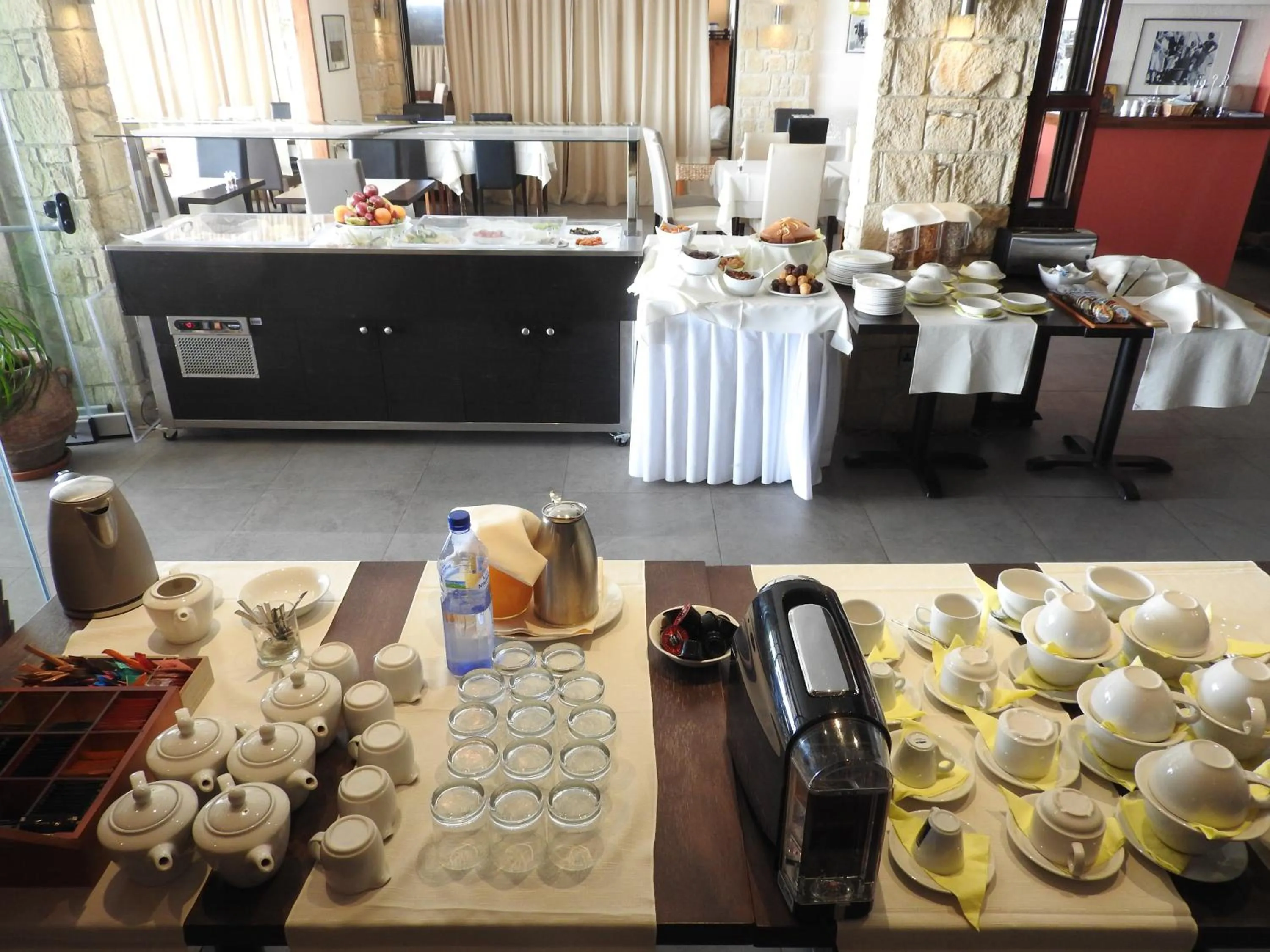 Food in Hill View Hotel Apartments